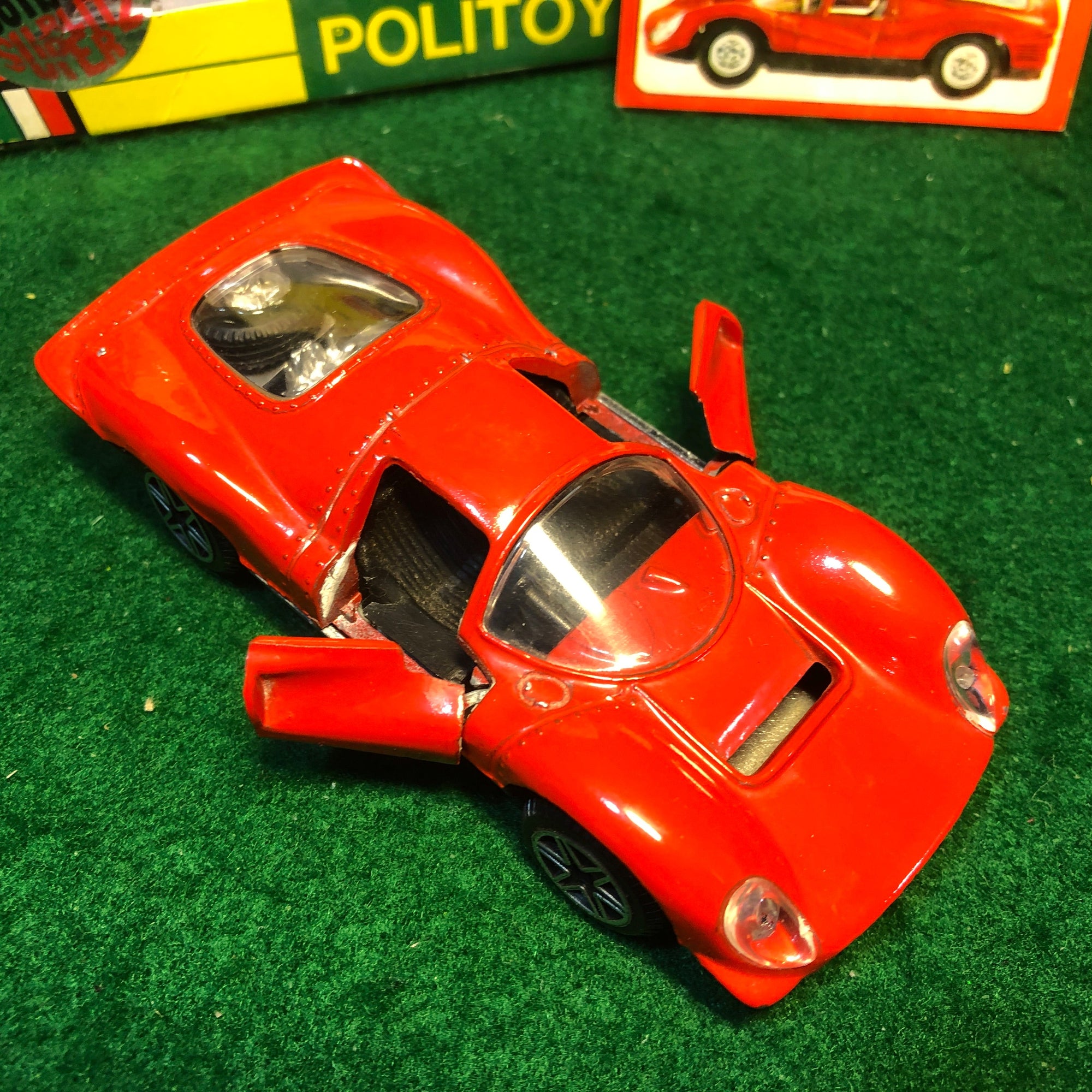 Ferrari 330 P4 Red by Politoys 1:43 (574)(Ruote Zero)