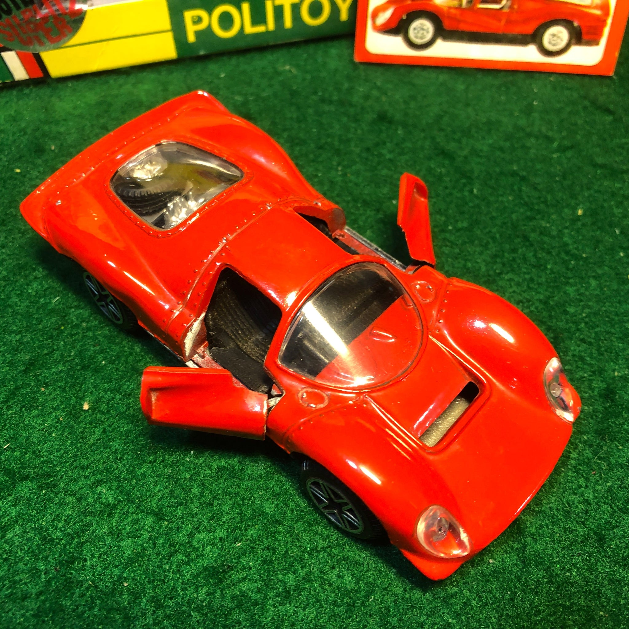 Ferrari 330 P4 Red by Politoys 1:43 (574)(Ruote Zero)