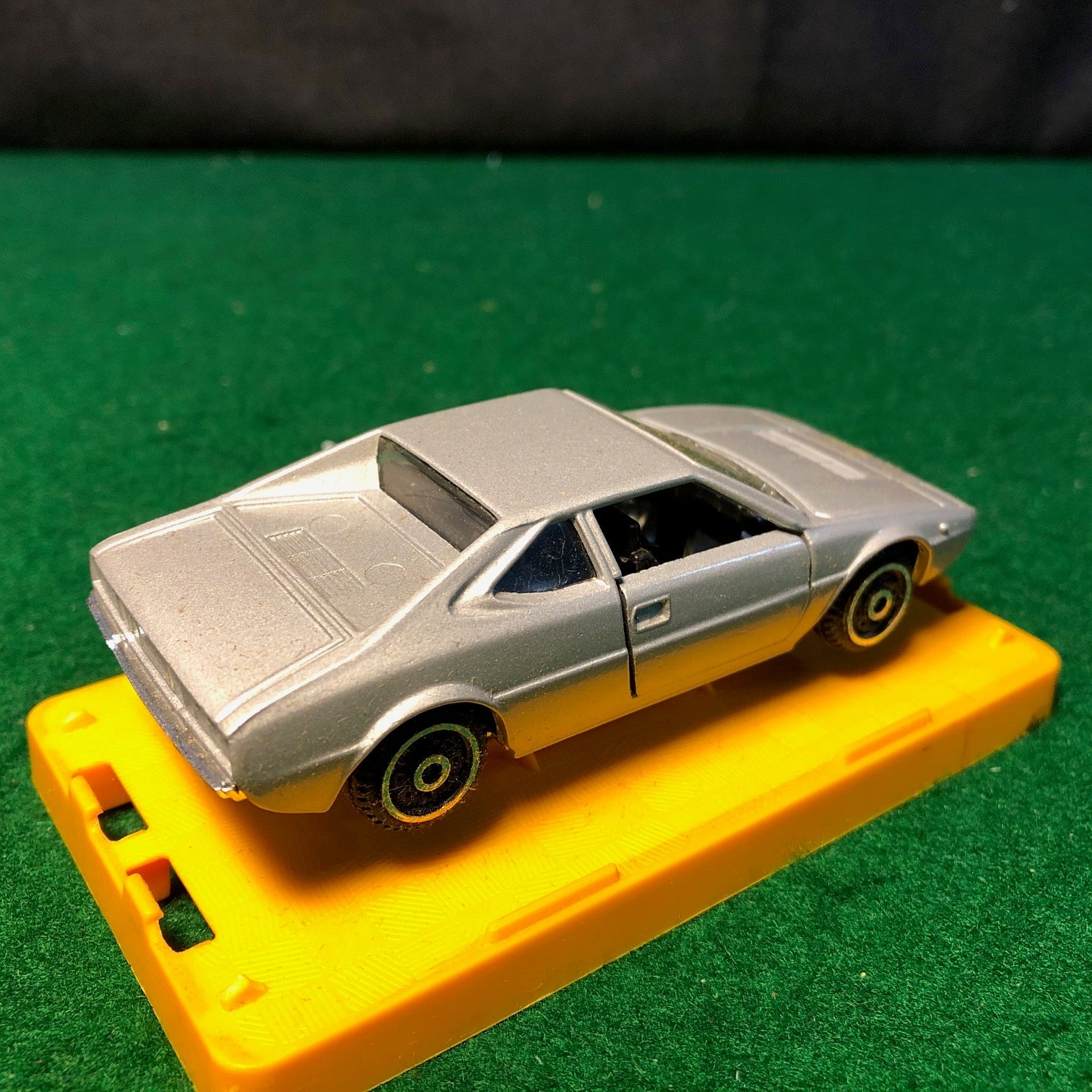 Ferrari 308 GT4 Dino 2+2 Silver by Polistil 1:43 (EL58)