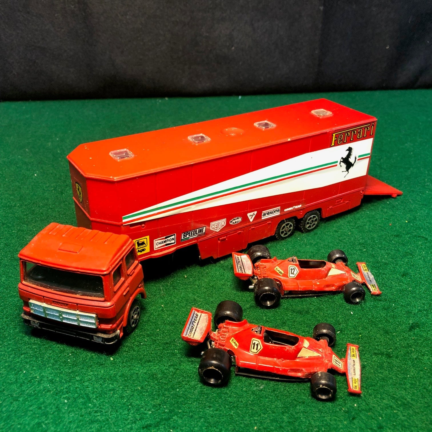 Ferrari Formula 1 Team Transporter & Cars 1:55 by Polistil (RJ101)(No box)