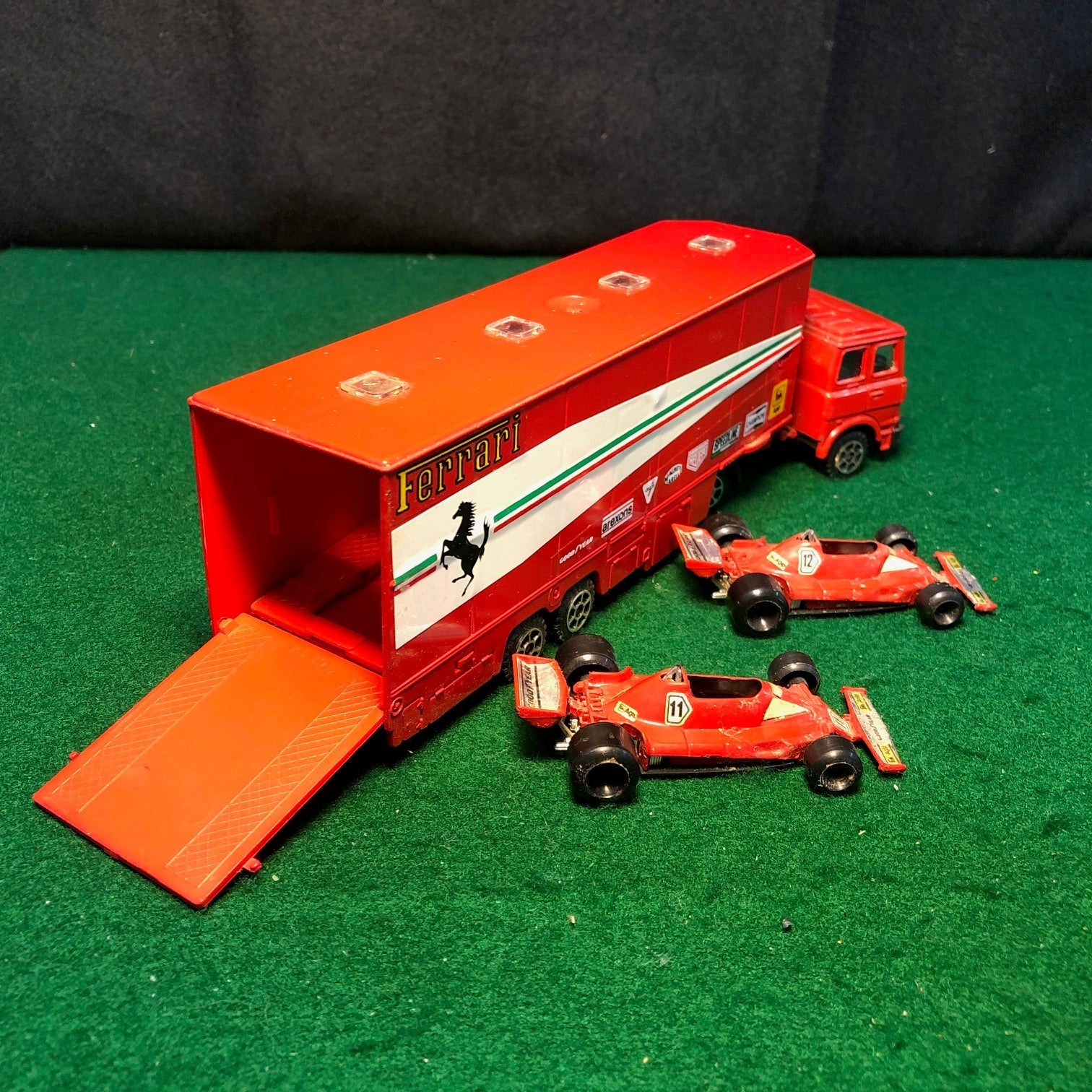 Ferrari Formula 1 Team Transporter & Cars 1:55 by Polistil (RJ101)(No box)
