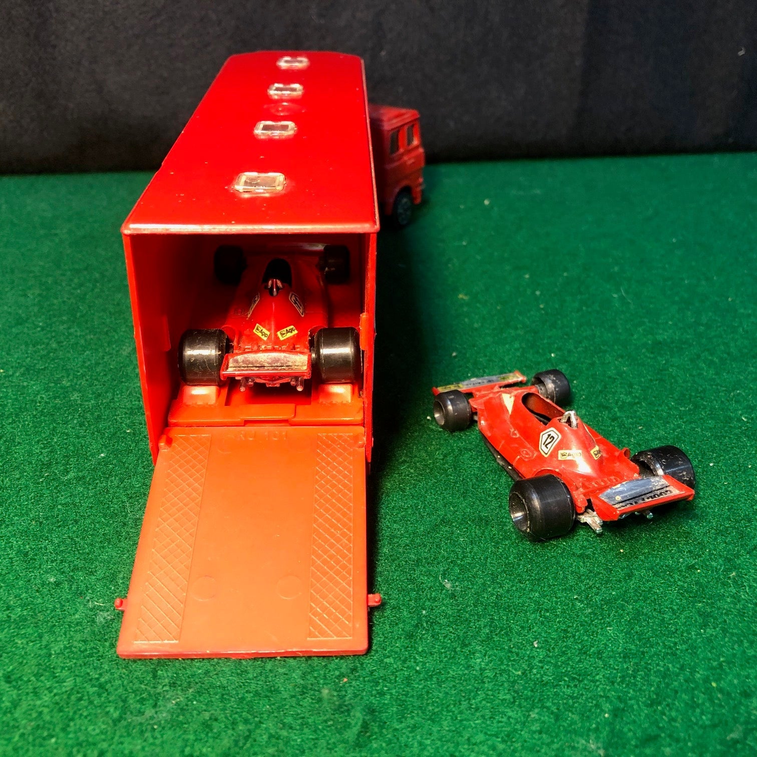 Ferrari Formula 1 Team Transporter & Cars 1:55 by Polistil (RJ101)(No box)