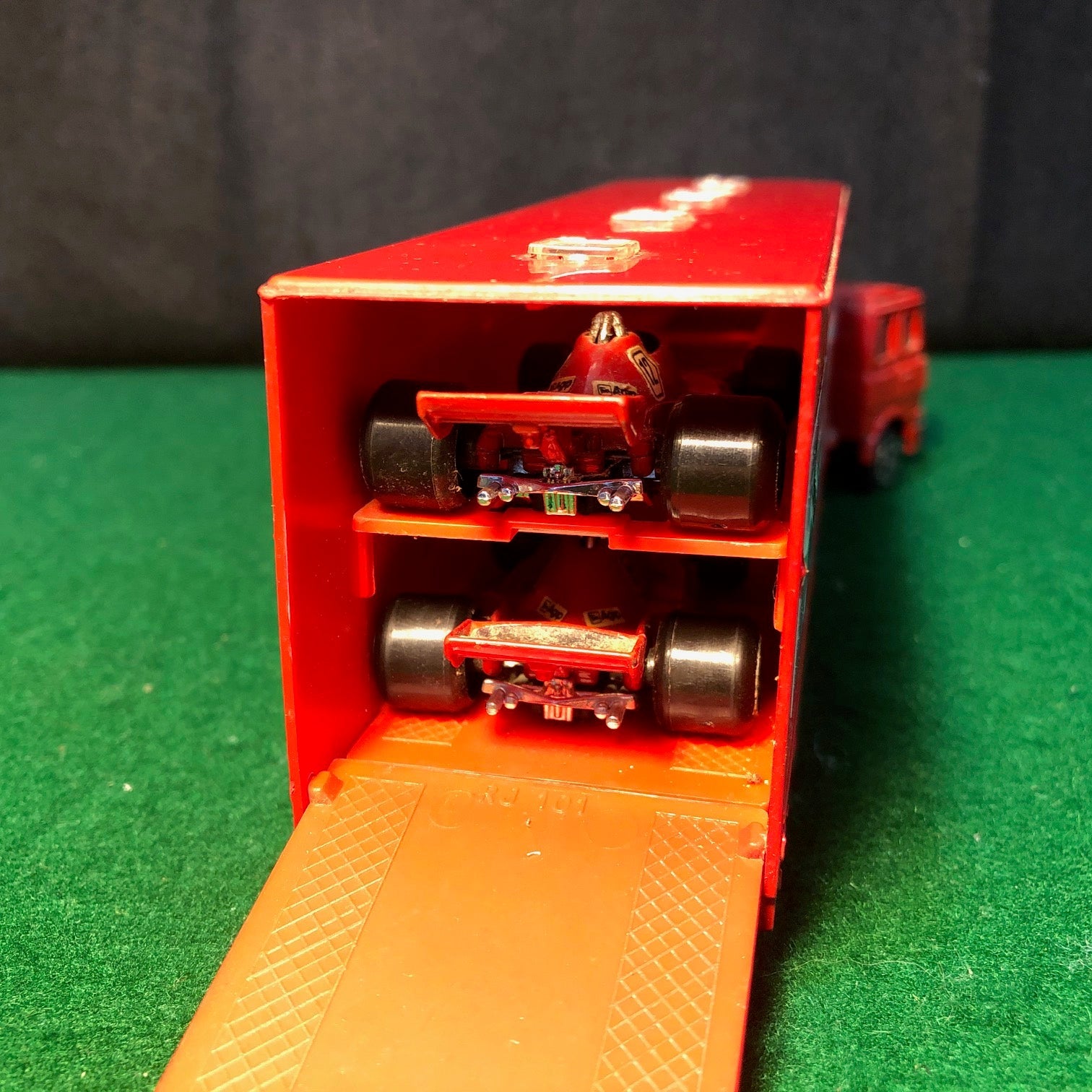 Ferrari Formula 1 Team Transporter & Cars 1:55 by Polistil (RJ101)(No box)