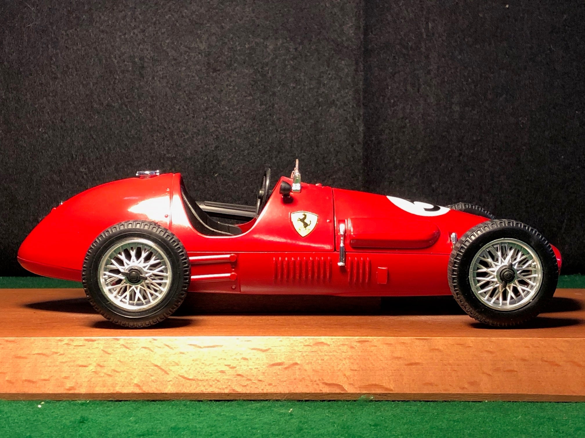 Ferrari 500 F2 World Champion N 5 Wood Base by Polistil 1:16 (TG19)