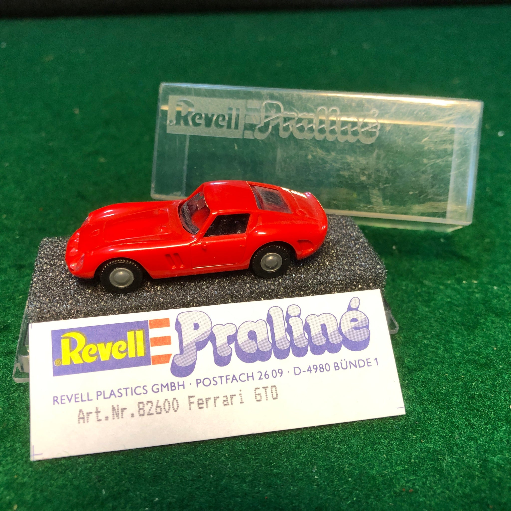 Ferrari 250 GTO Red by Revell Praline 1:87 HO (82600)