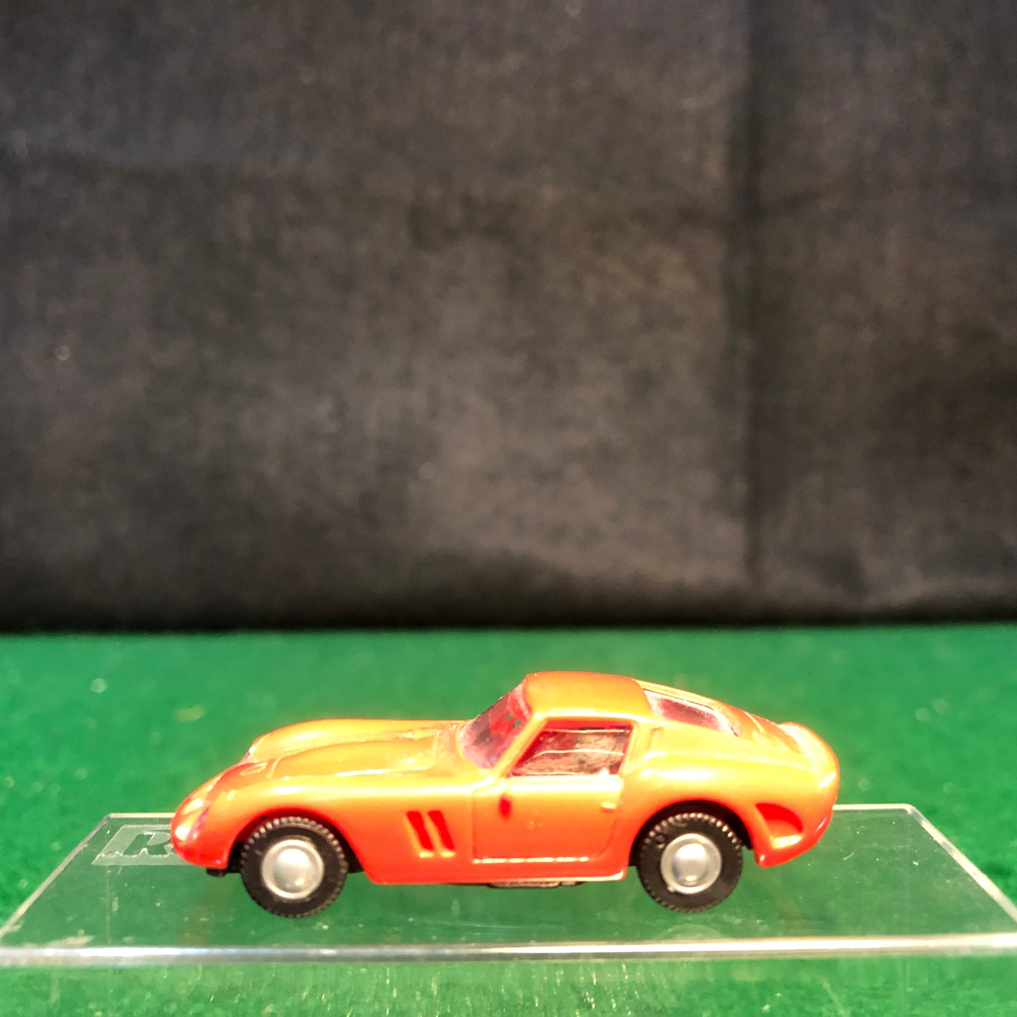 Ferrari 250 GTO Red by Revell Praline 1:87 HO (82600)