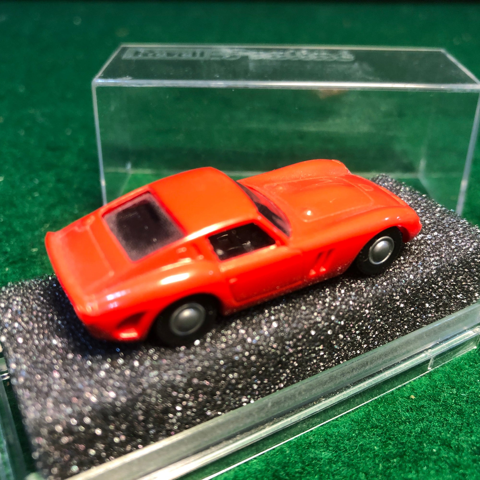 Ferrari 250 GTO Red by Revell Praline 1:87 HO (82600)