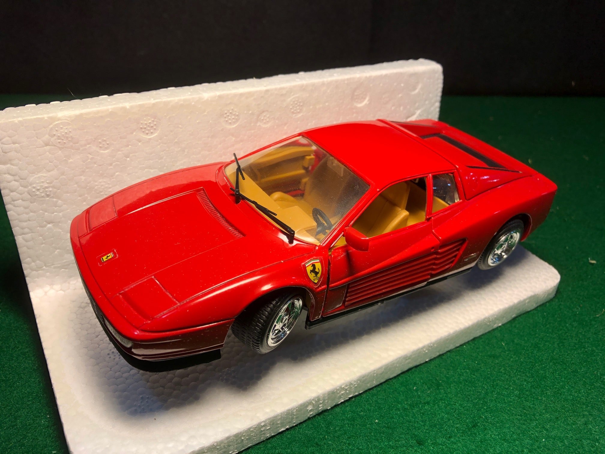 Ferrari Testarossa Red by Revell 1:24