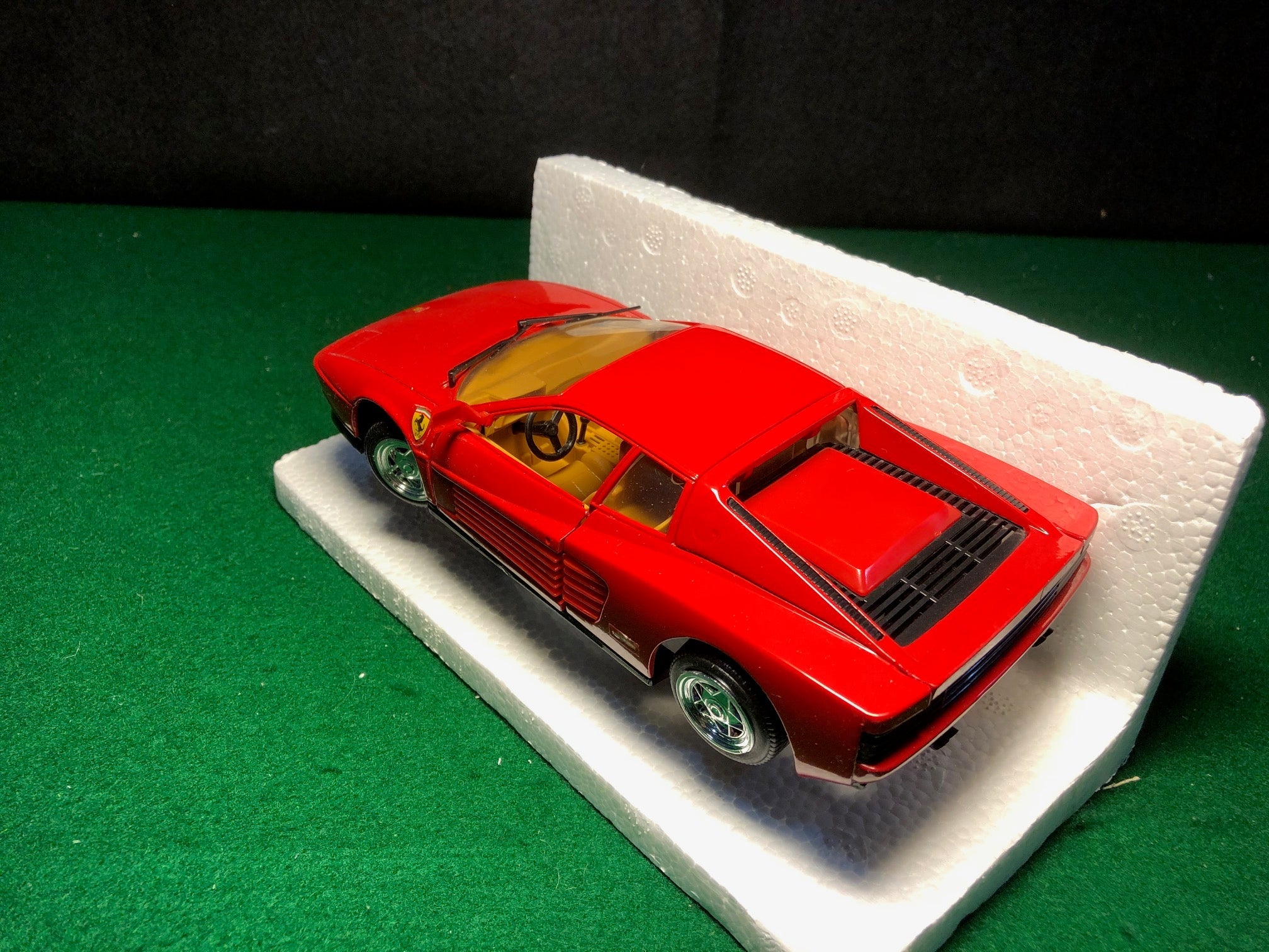 Ferrari Testarossa Red by Revell 1:24