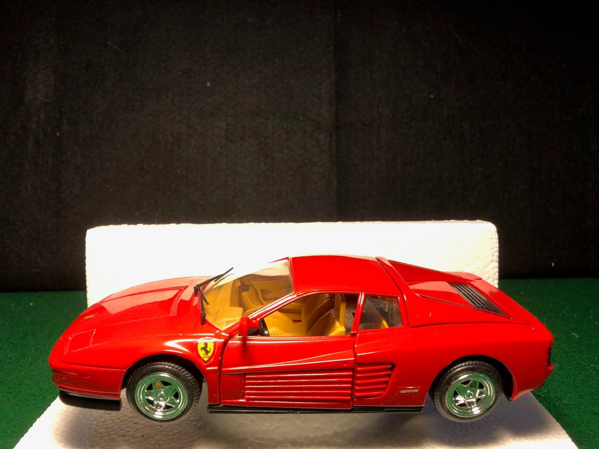 Ferrari Testarossa Red by Revell 1:24