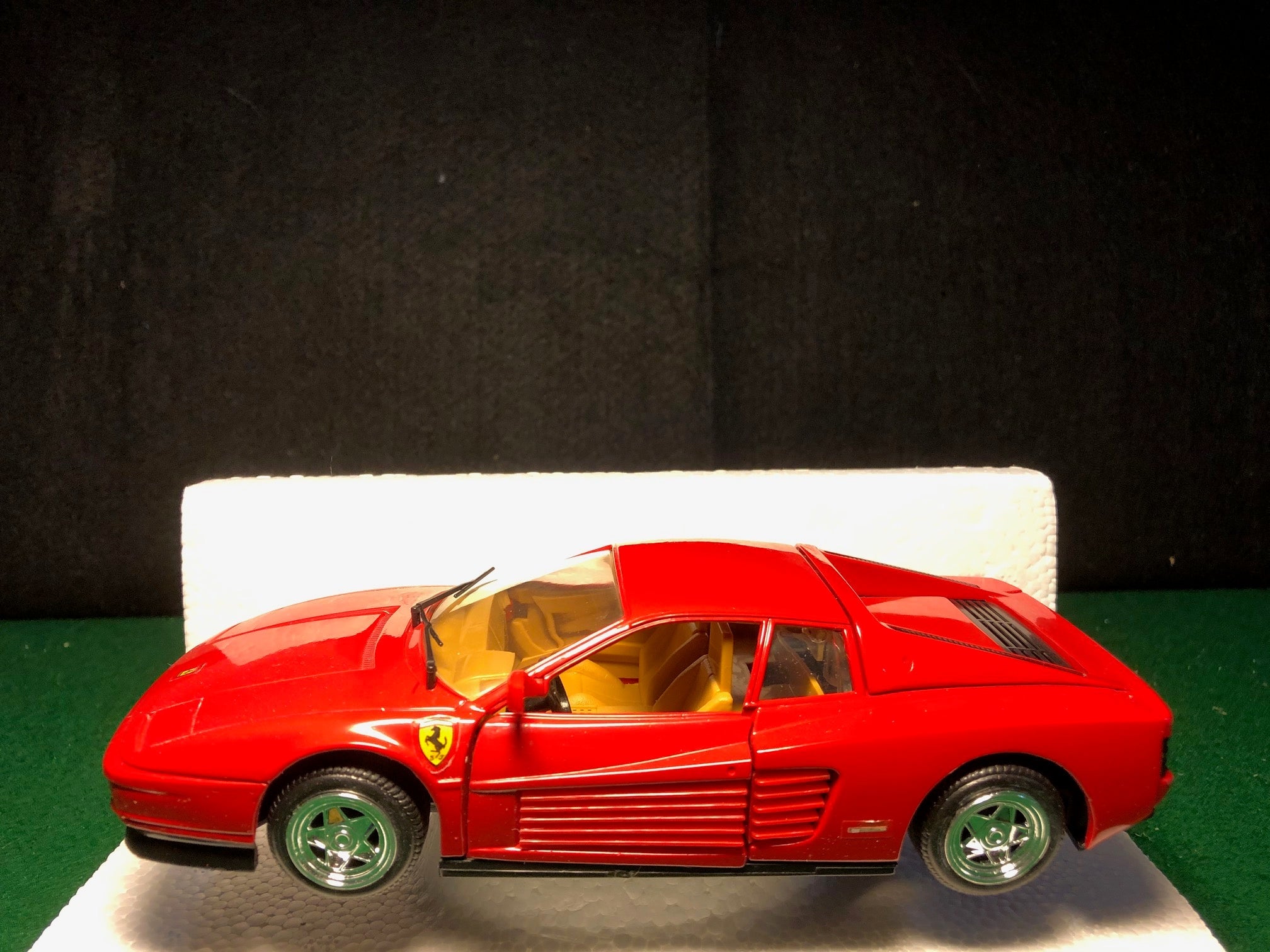 Ferrari Testarossa Red by Revell 1:24
