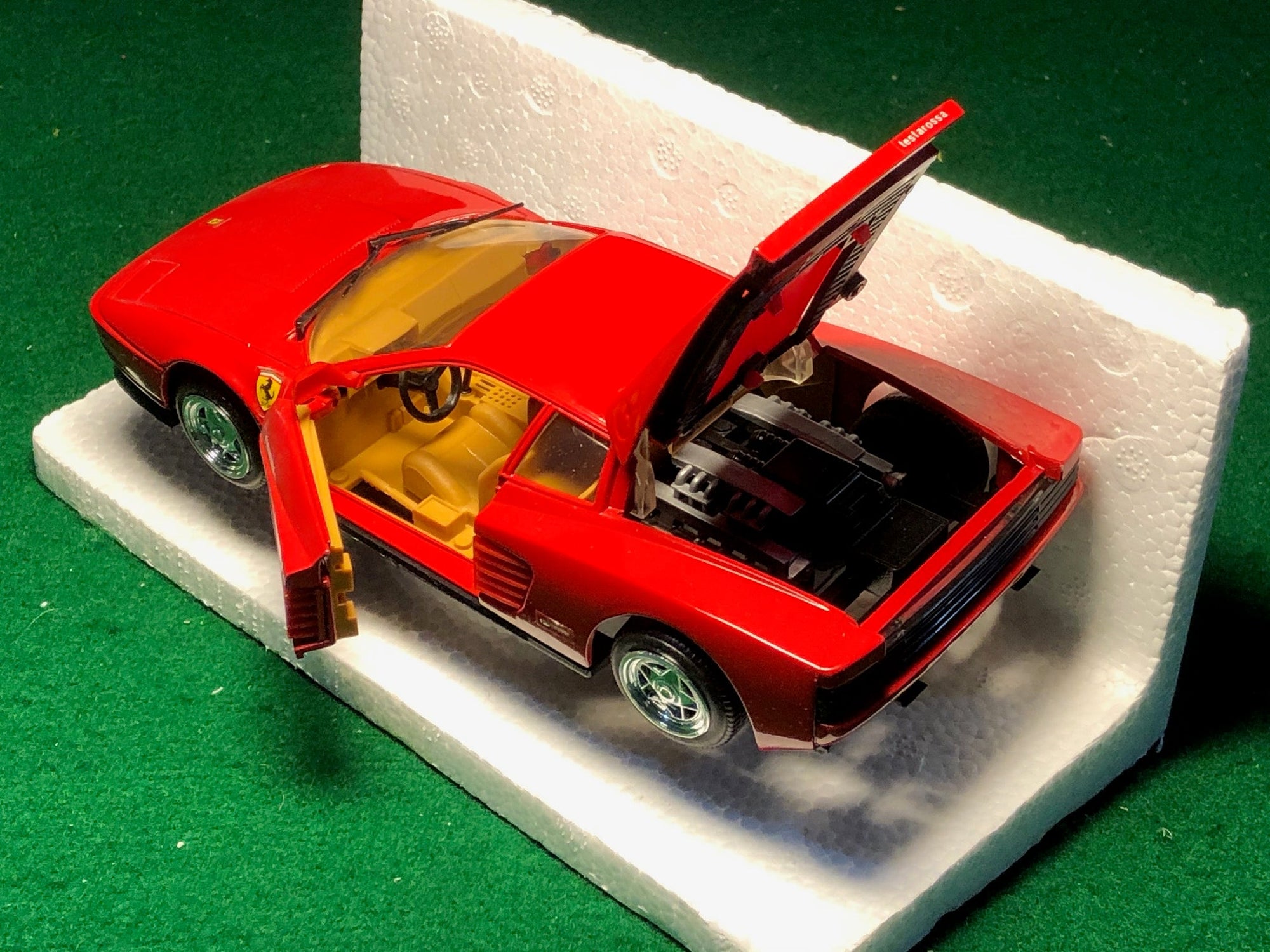 Ferrari Testarossa Red by Revell 1:24