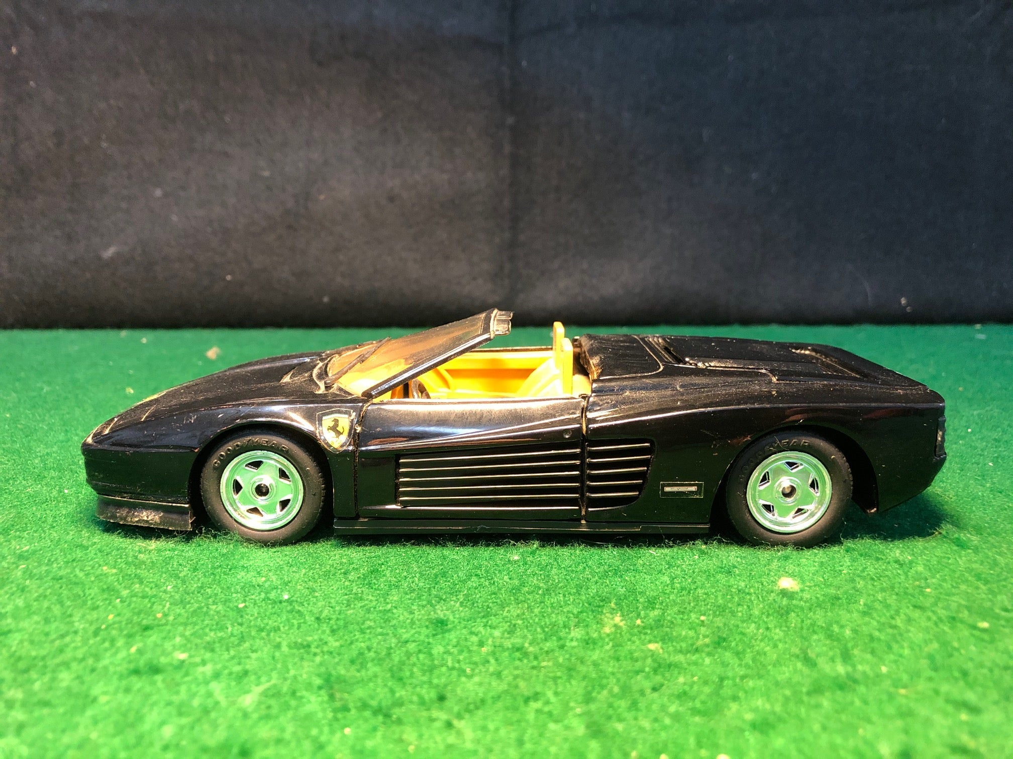 Ferrari Testarossa Spyder Black by Revell 1:24 (8655)(No box)