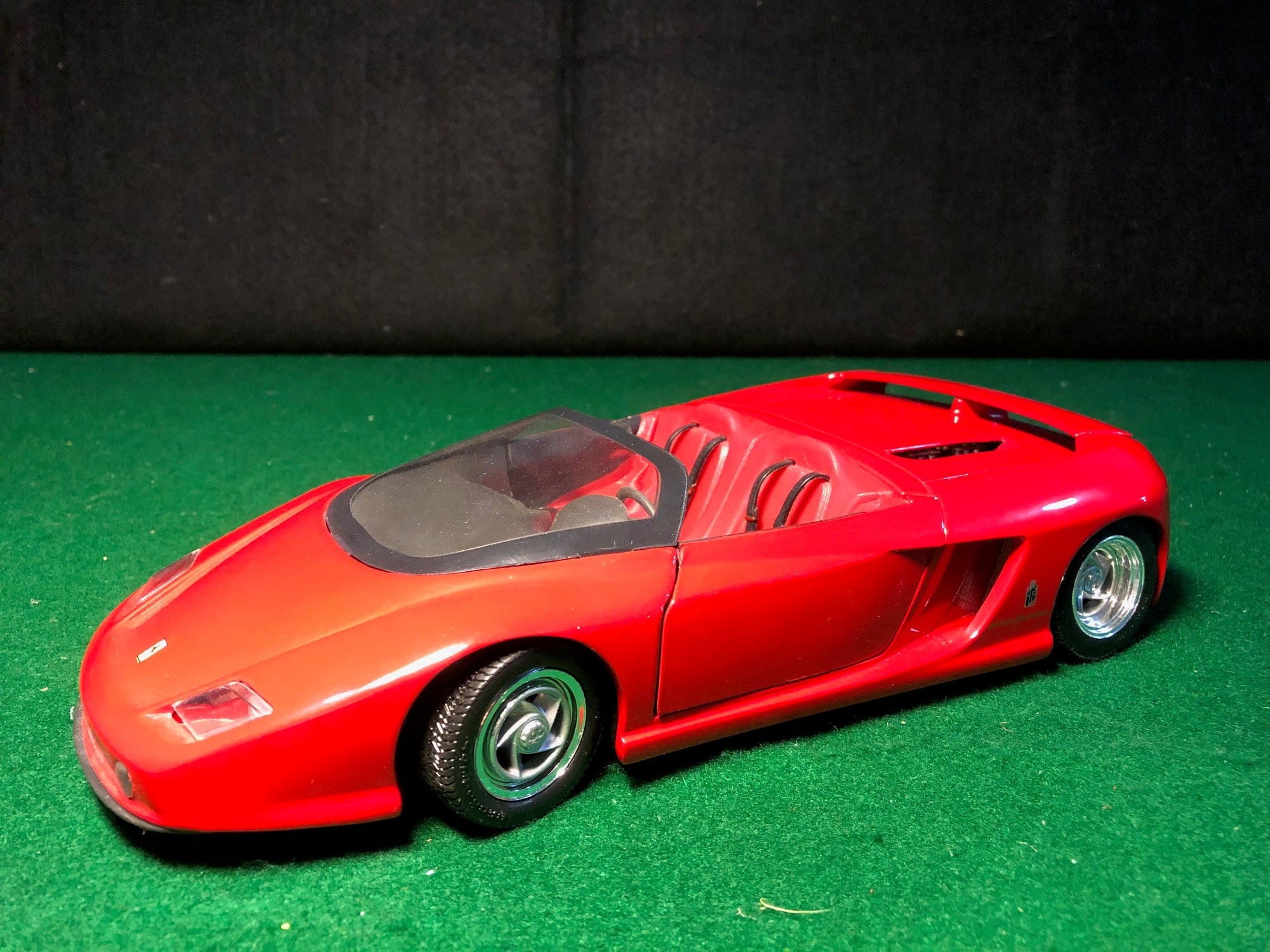 Ferrari Mythos Pininfarina by Revell 1:18 (8659)