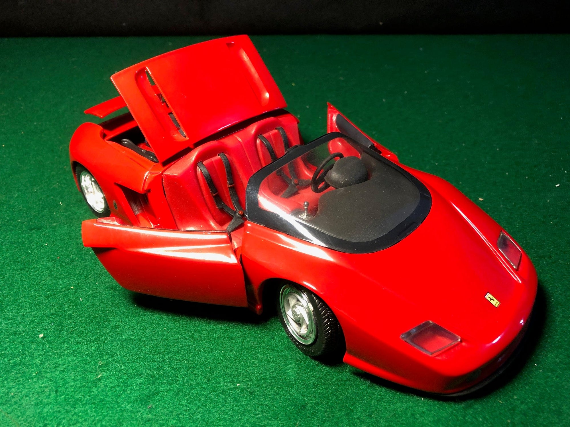 Ferrari Mythos Pininfarina by Revell 1:18 (8659)(a)