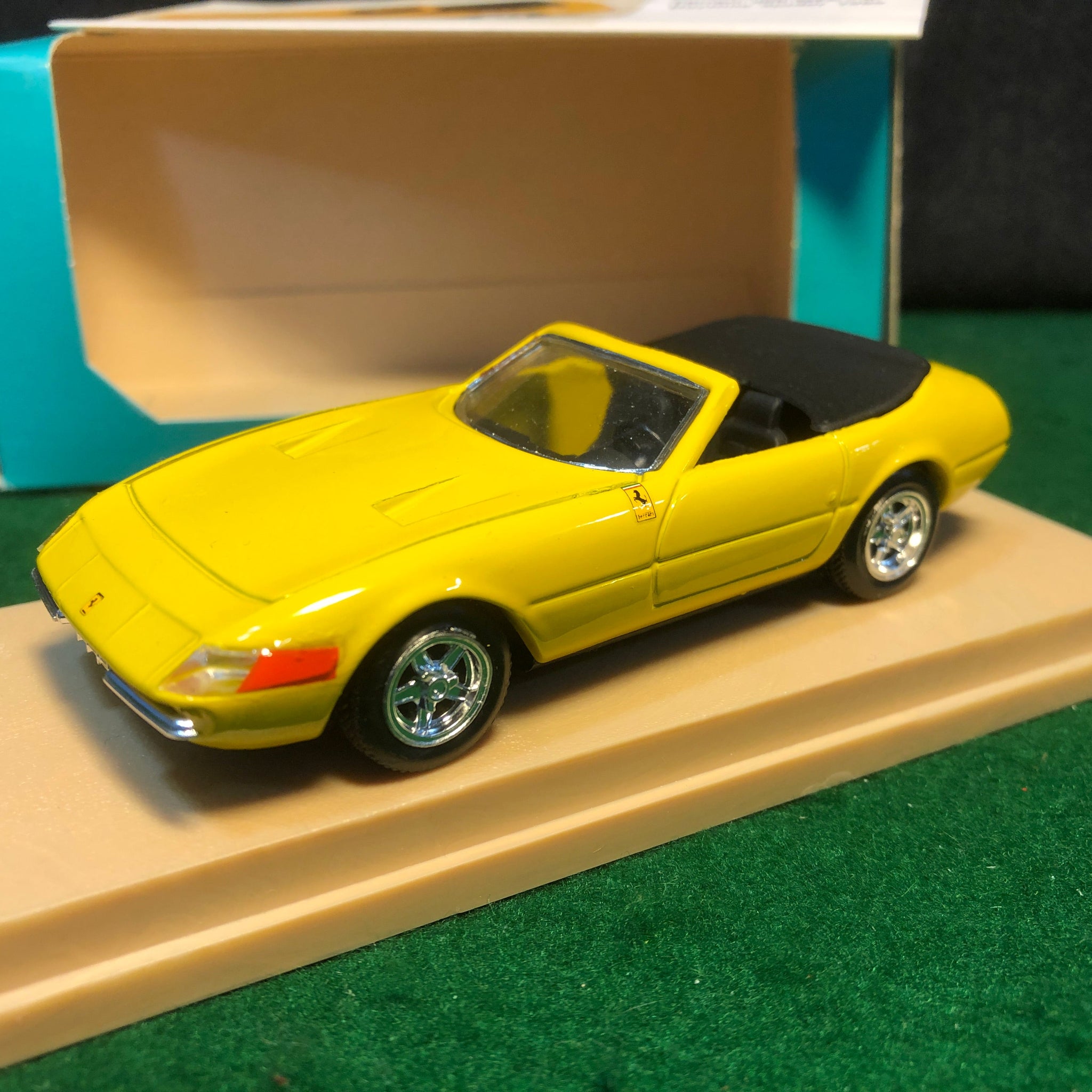 Ferrari 365 GTS/4 Daytona Yellow by Rio 1:43 (R2)
