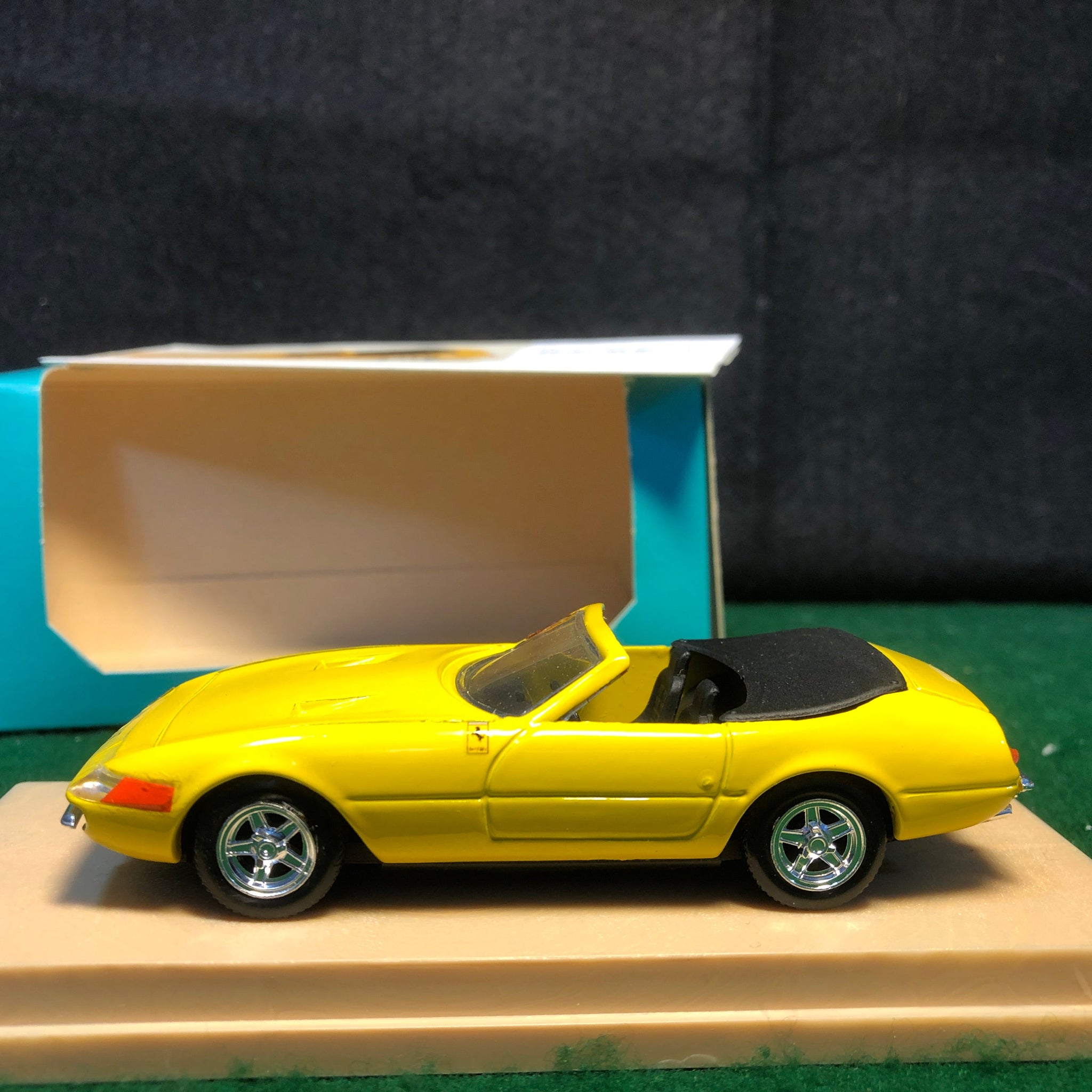 Ferrari 365 GTS/4 Daytona Yellow by Rio 1:43 (R2)