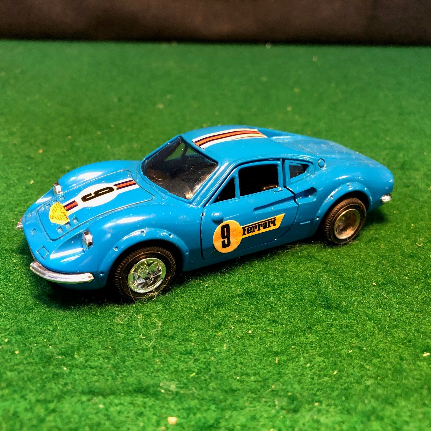 Ferrari 246 Dino N 9 Blue w/Friction Motor by Shinsei 1:37 (4405)