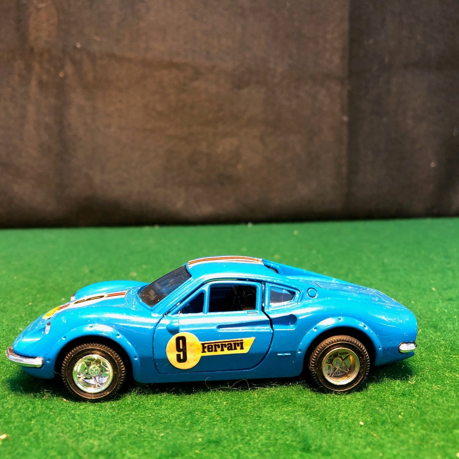 Ferrari 246 Dino N 9 Blue w/Friction Motor by Shinsei 1:37 (4405)