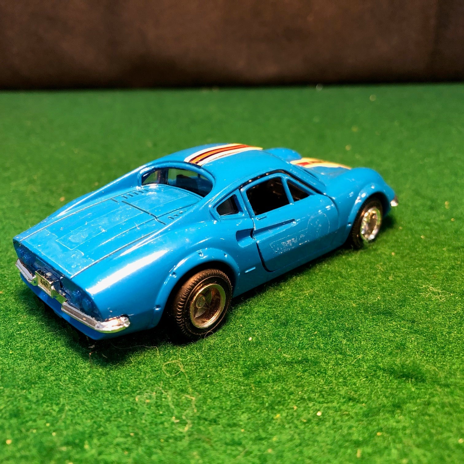 Ferrari 246 Dino N 9 Blue w/Friction Motor by Shinsei 1:37 (4405)