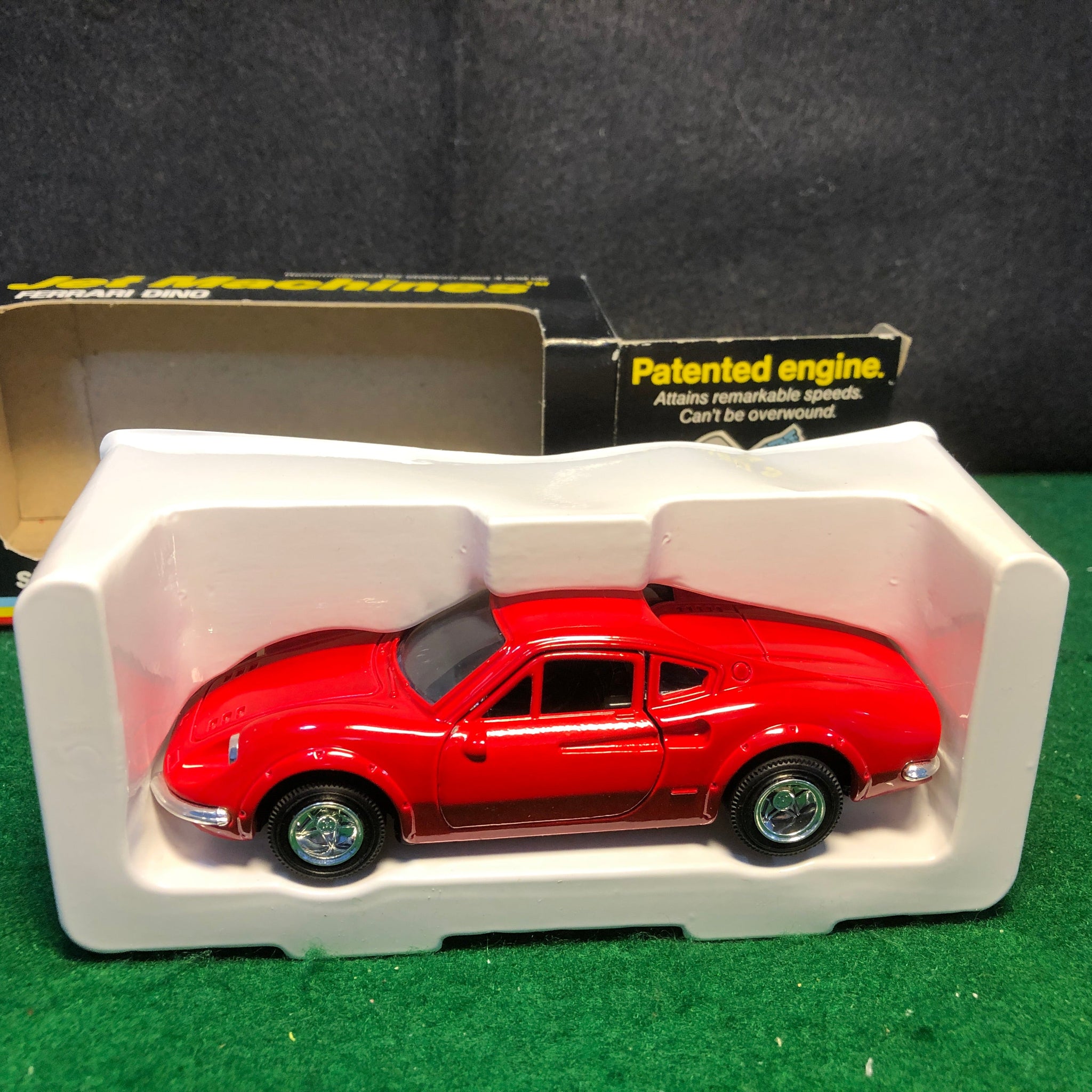 Ferrari 246 Dino Red w/Friction Motor by Shinsei 1:37 (4405)
