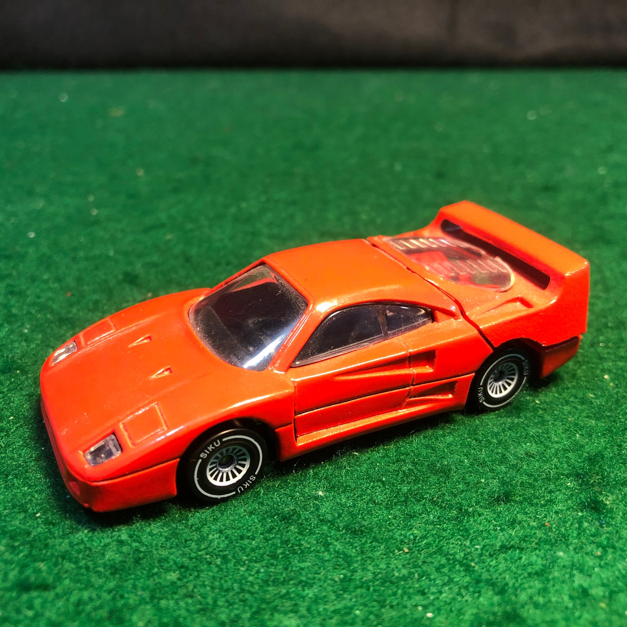Ferrari F40 Red by Siku 1:55 (1075)(No box)