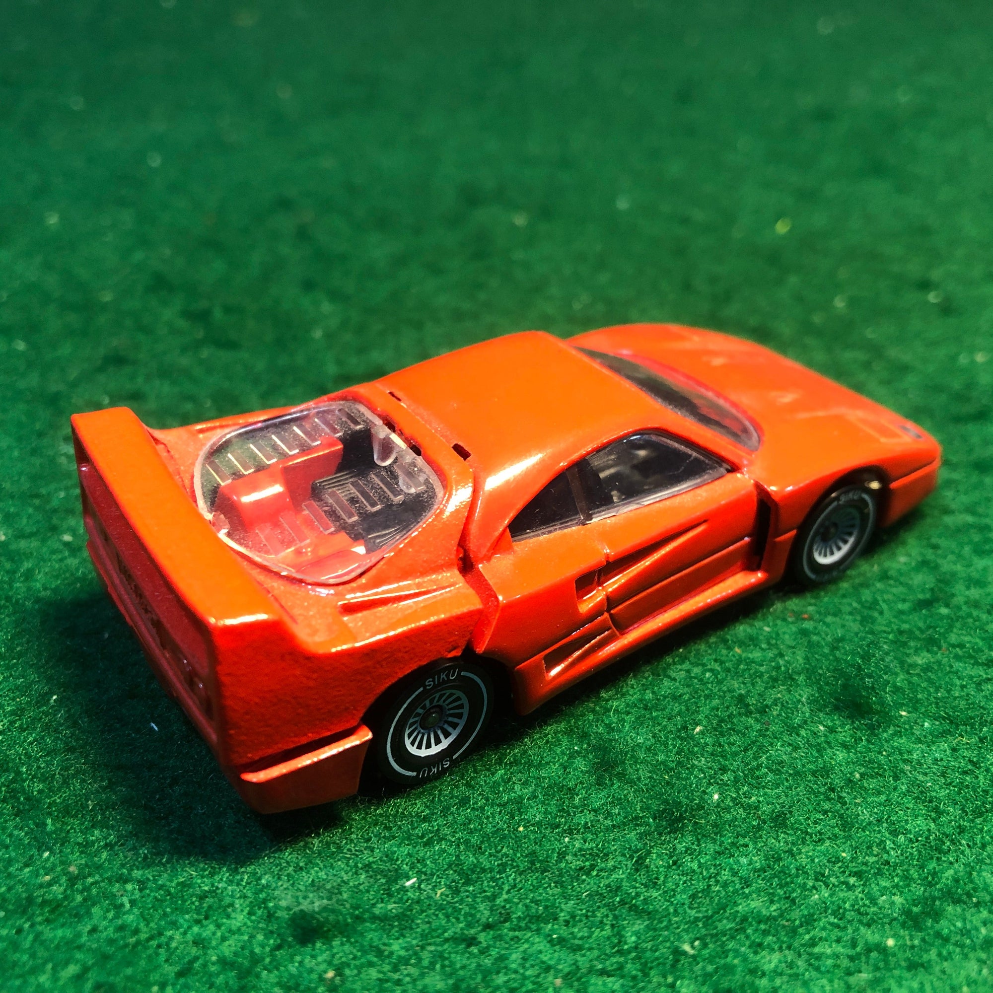 Ferrari F40 Red by Siku 1:55 (1075)(No box)