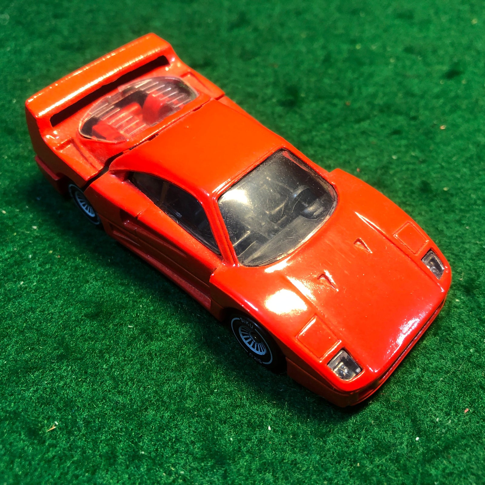 Ferrari F40 Red by Siku 1:55 (1075)(No box)