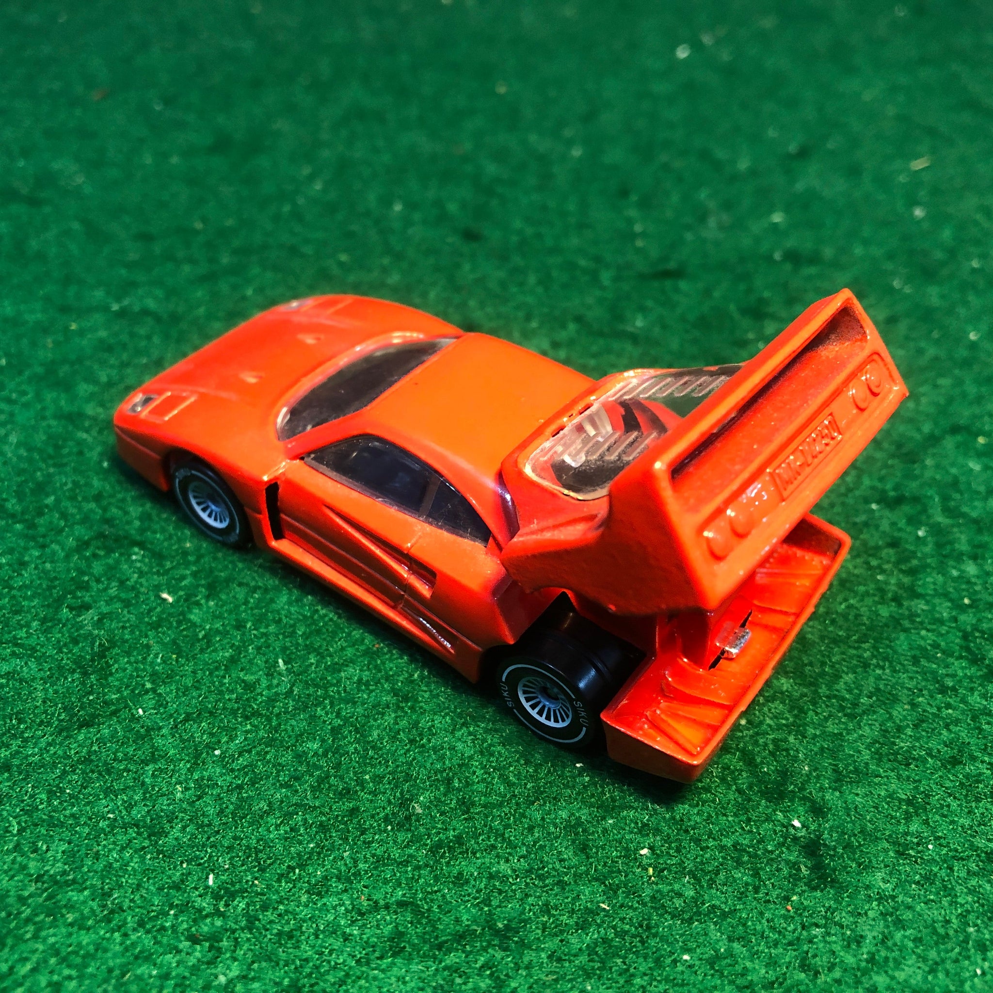 Ferrari F40 Red by Siku 1:55 (1075)(No box)