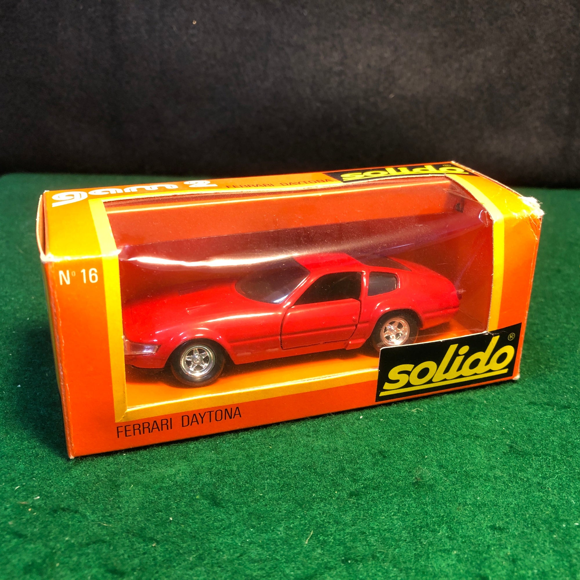 Ferrari 365 GTB/4 Daytona Red by Solido 1:43 (16)