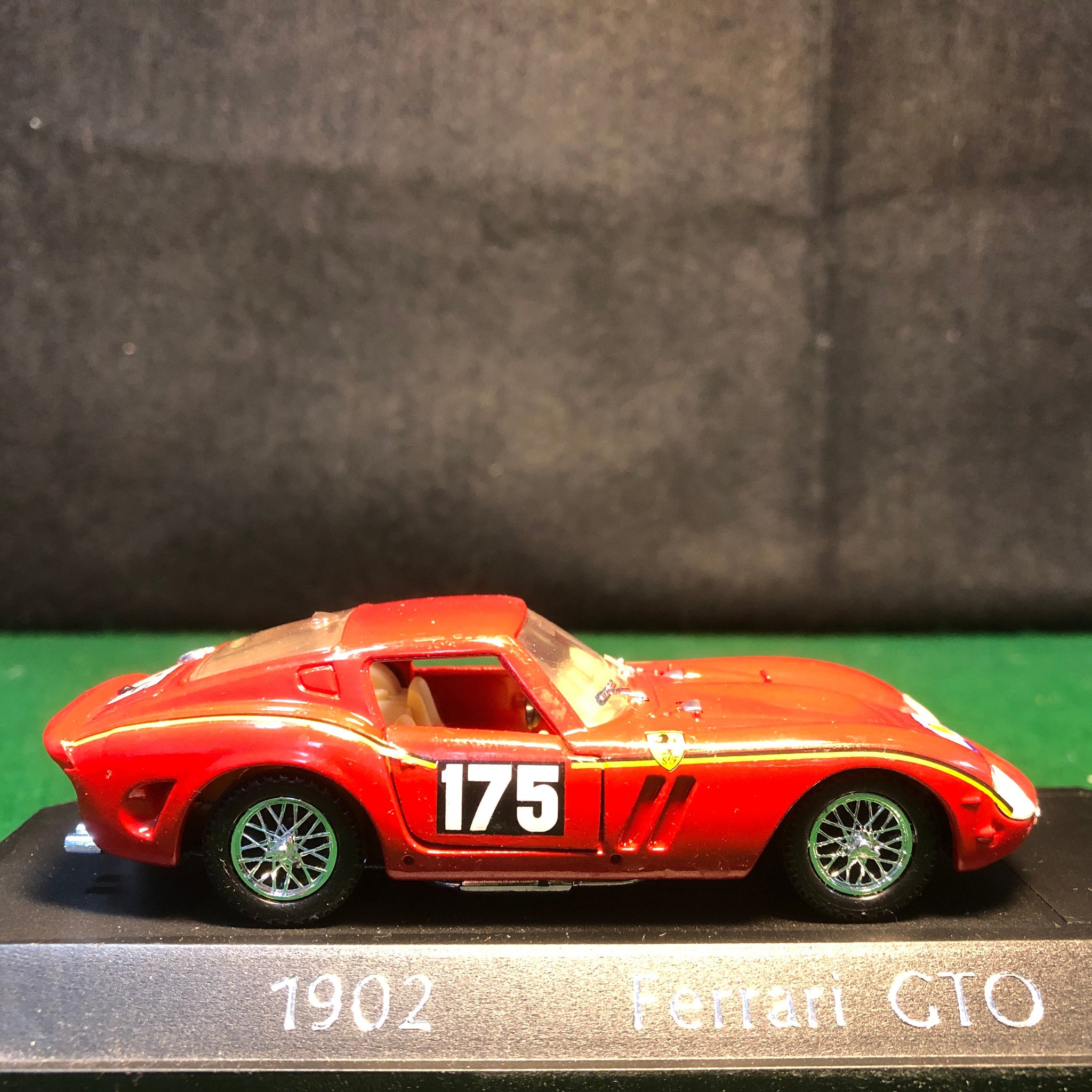 Ferrari 250 GTO 1964 Red N 175 by Solido 1:43 (1902)
