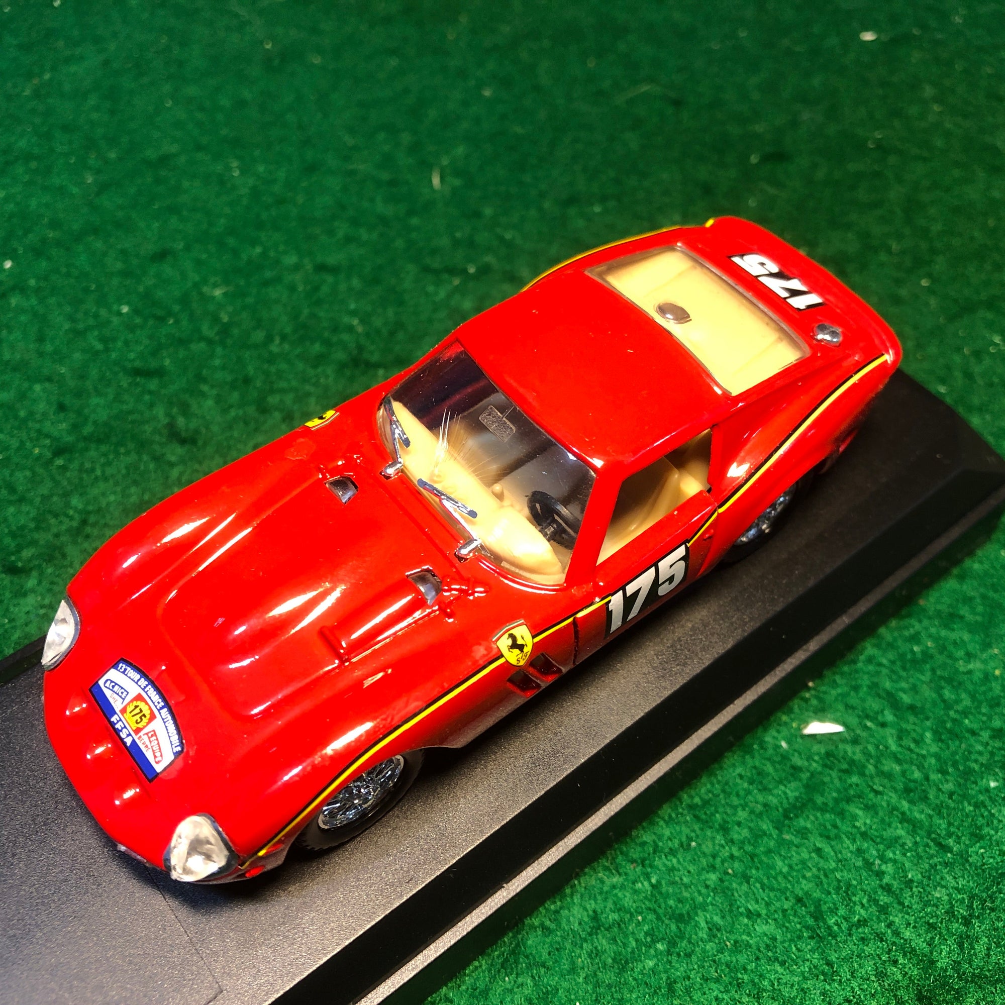Ferrari 250 GTO 1964 Red N 175 by Solido 1:43 (1902)