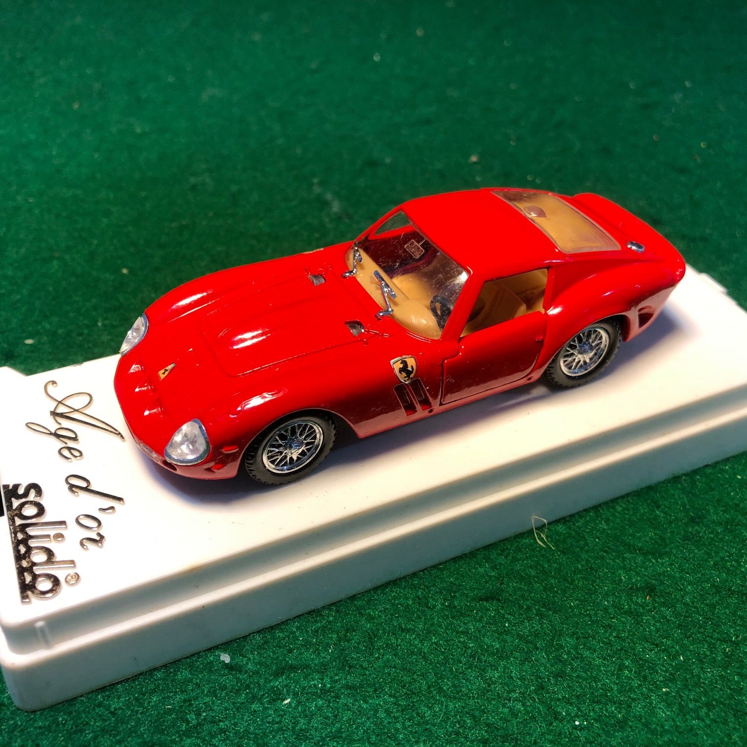 Ferrari 250 GTO 1964 Red by Solido 1:43 (4506)(White base)