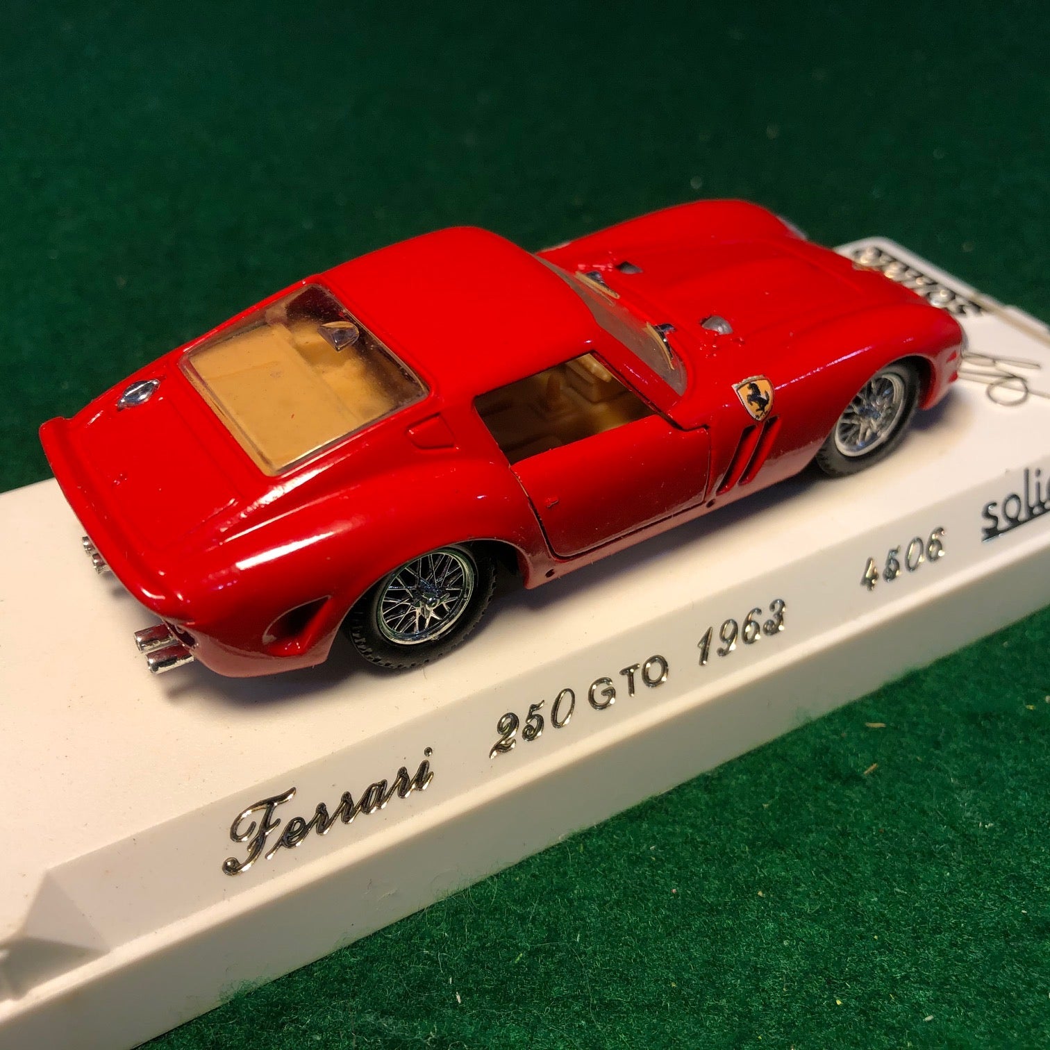 Ferrari 250 GTO 1964 Red by Solido 1:43 (4506)(White base)