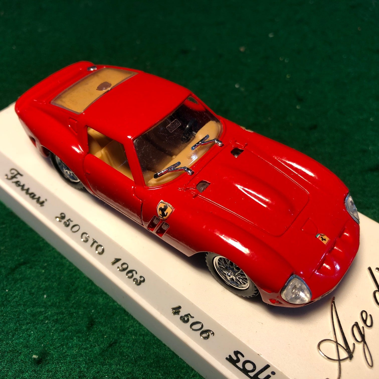 Ferrari 250 GTO 1964 Red by Solido 1:43 (4506)(White base)