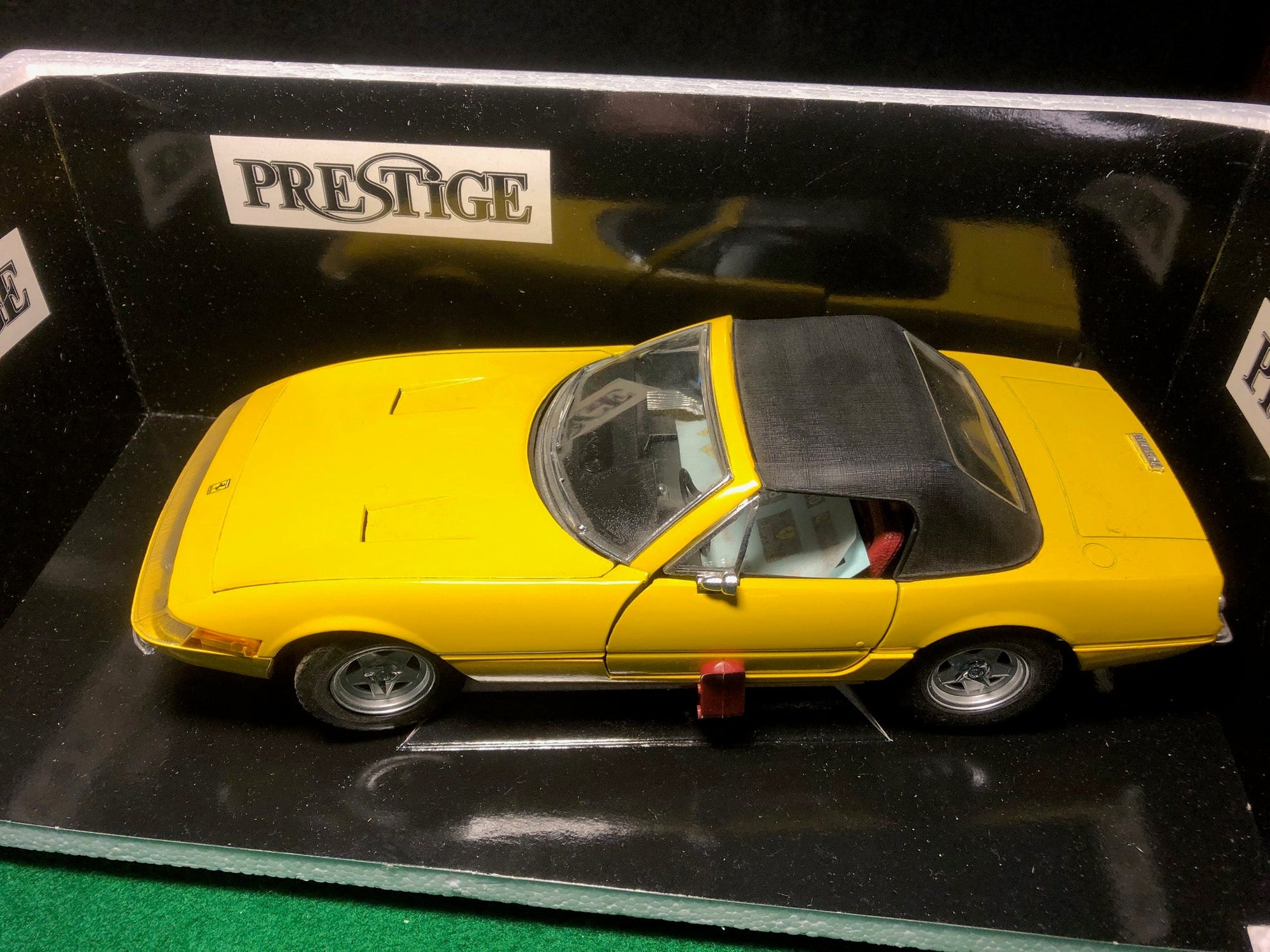 Ferrari 365 GTS Yellow Closed Top by Solido 1:18 (8018)