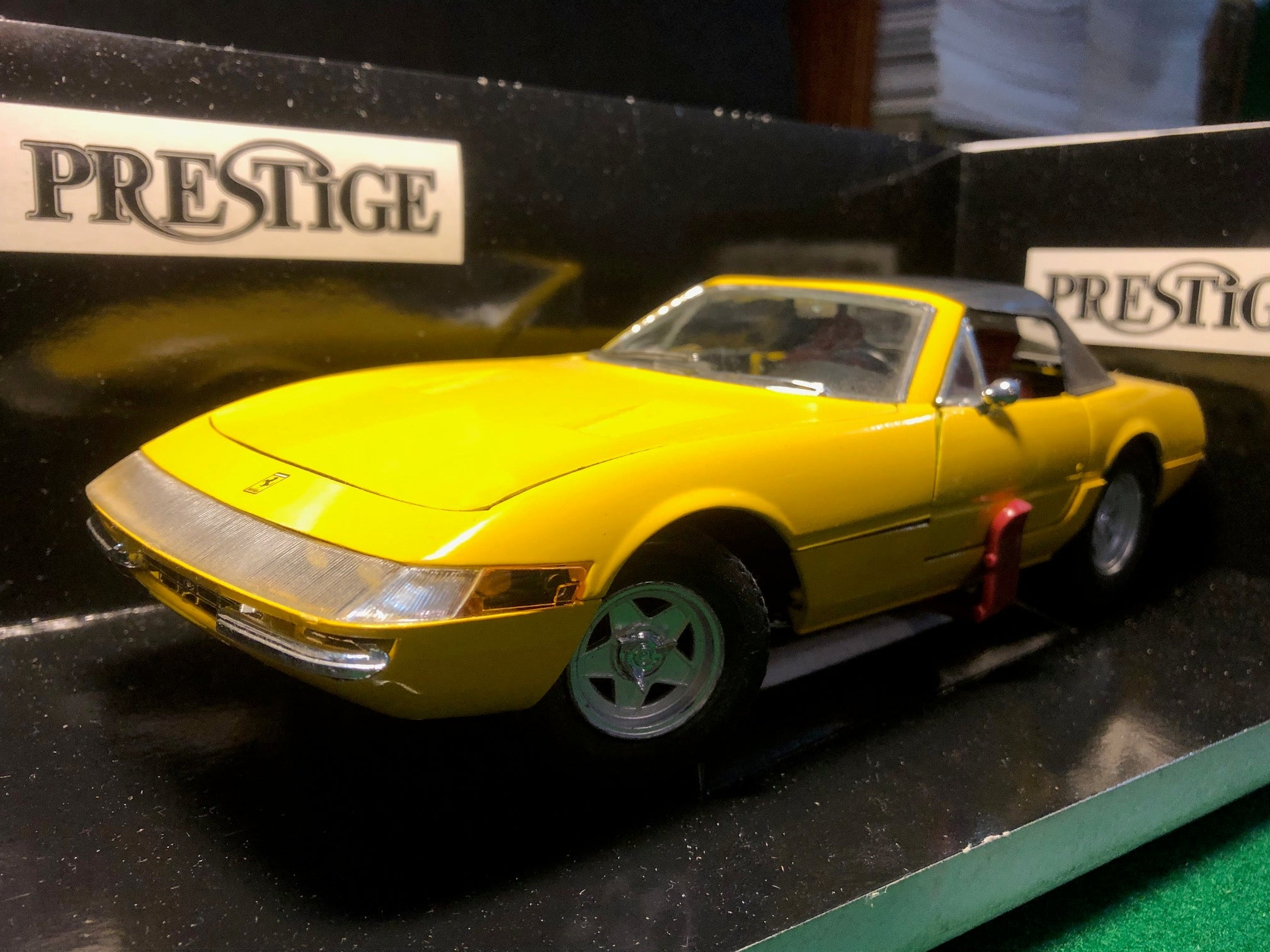 Ferrari 365 GTS Yellow Closed Top by Solido 1:18 (8018)