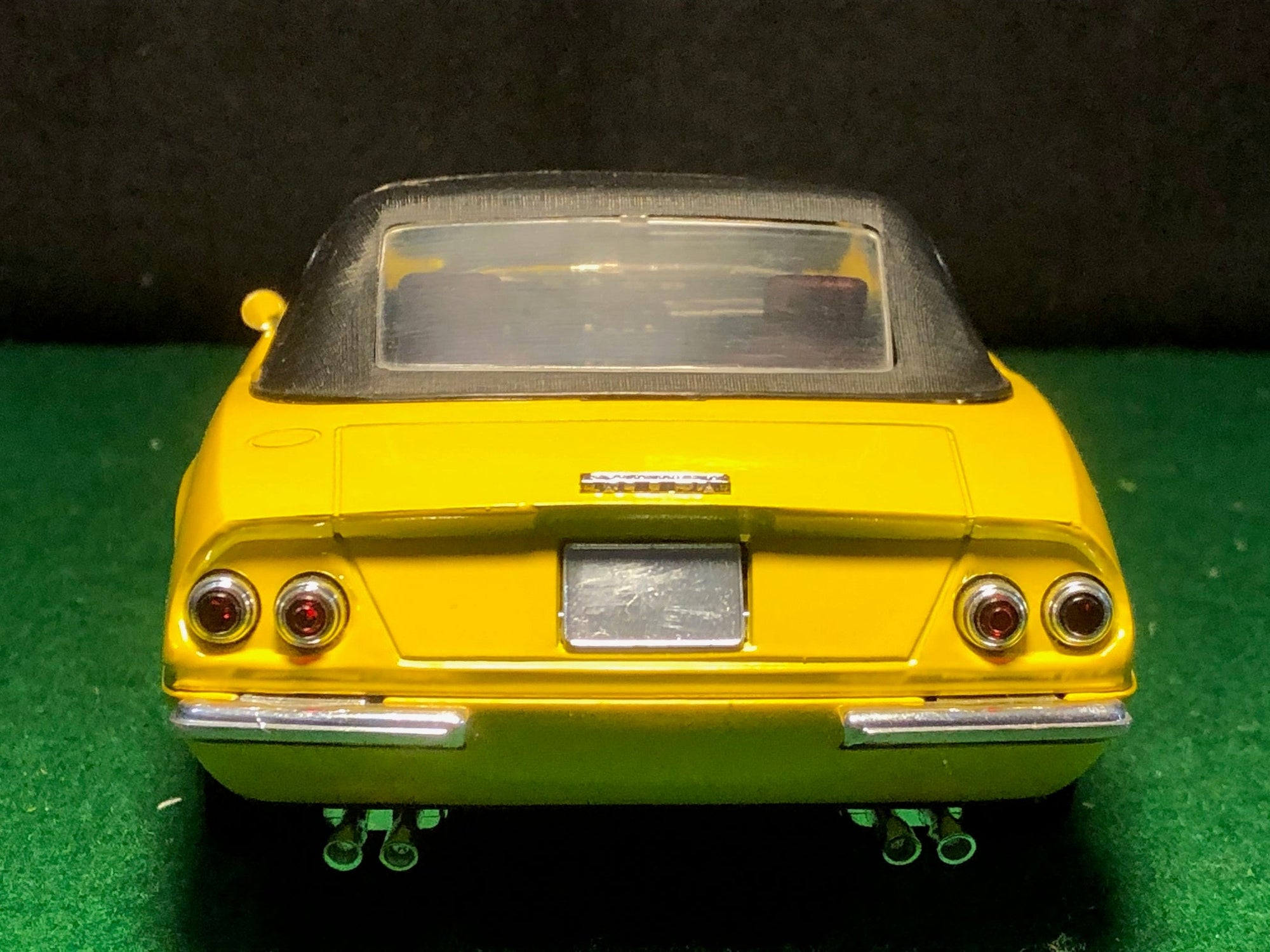 Ferrari 365 GTS Yellow Closed Top by Solido 1:18 (8018)