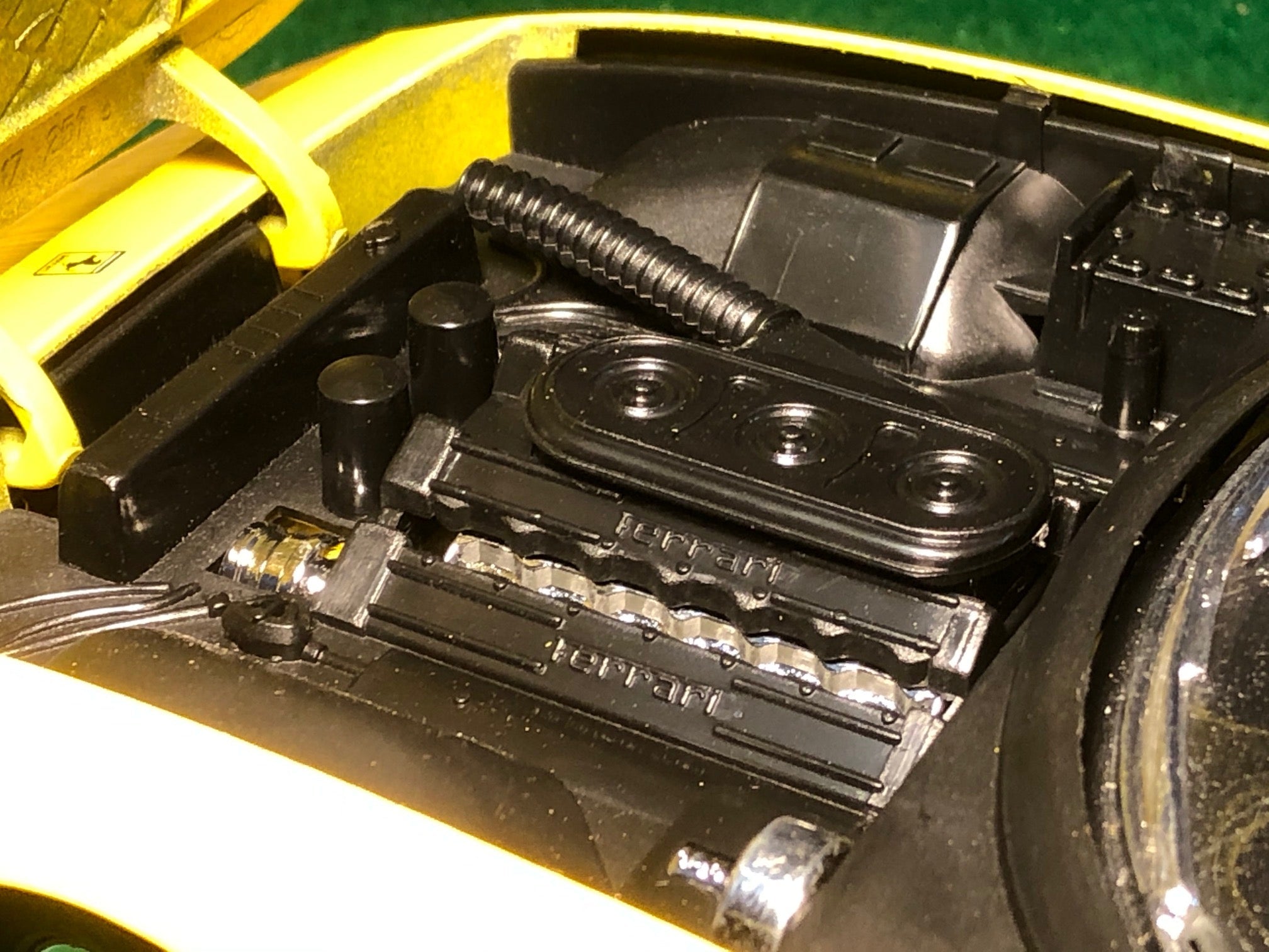 Ferrari 365 GTS Yellow Closed Top by Solido 1:18 (8018)