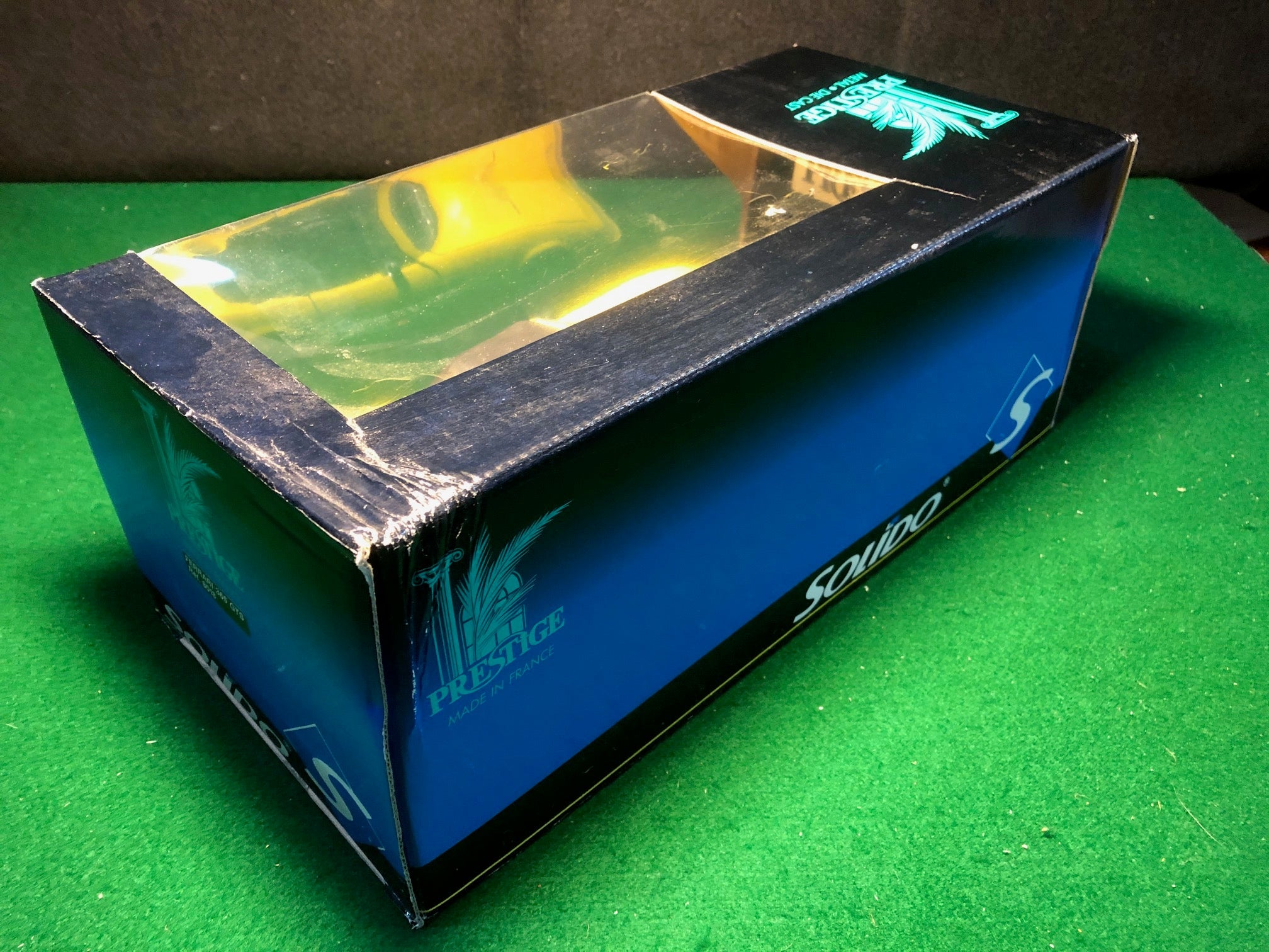 Ferrari 365 GTS Yellow Closed Top by Solido 1:18 (8018)