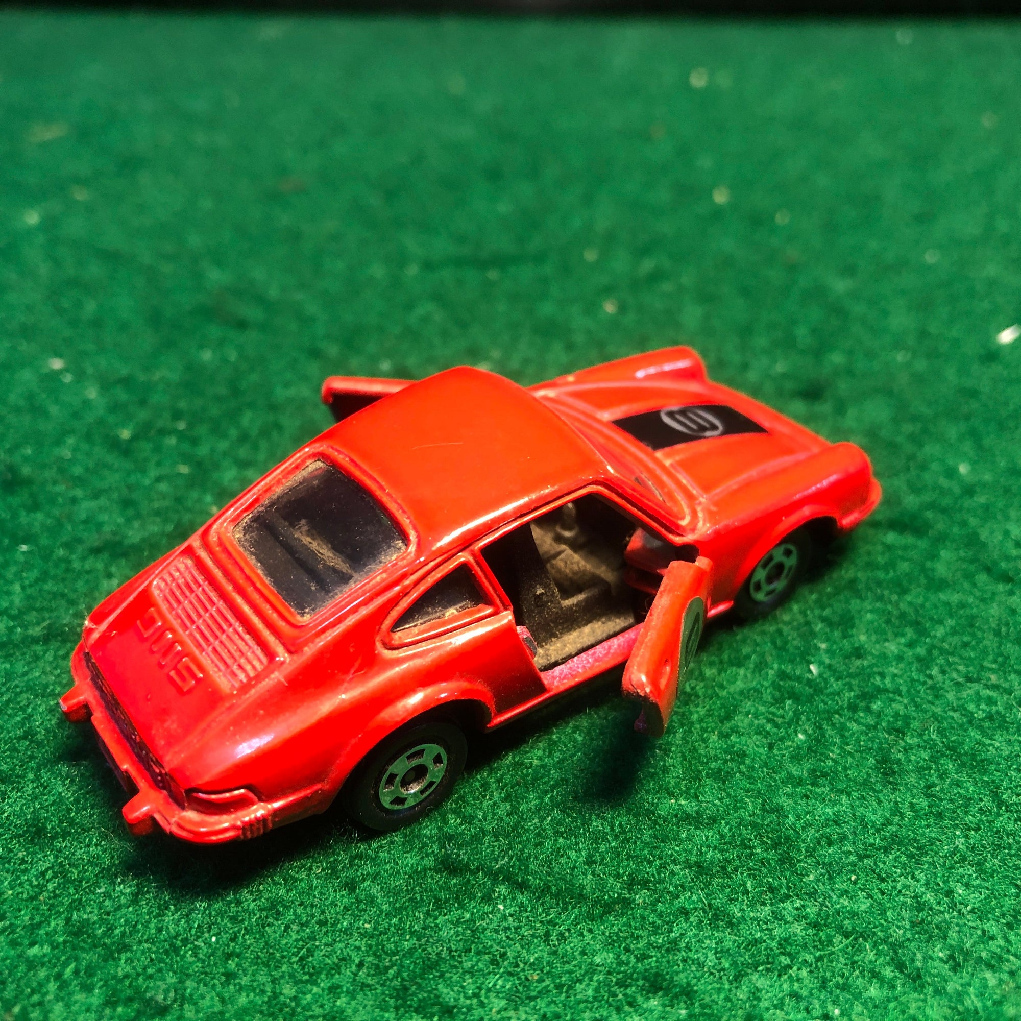 Porsche 911 S Red N 8 by Tomica 1:61 (F3)(No box)