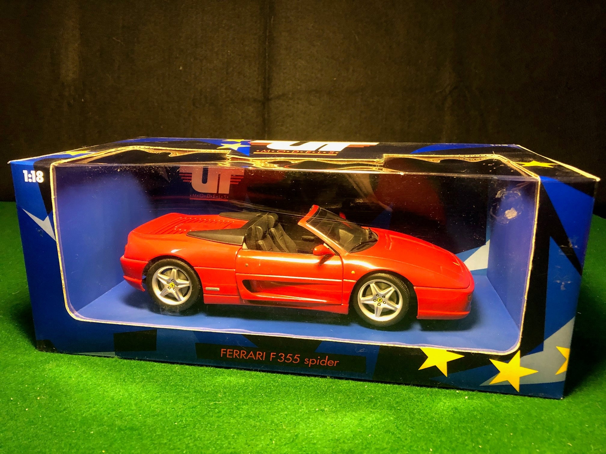 Ferrari 355 Spider Red by UT Models 1:18 (74030)
