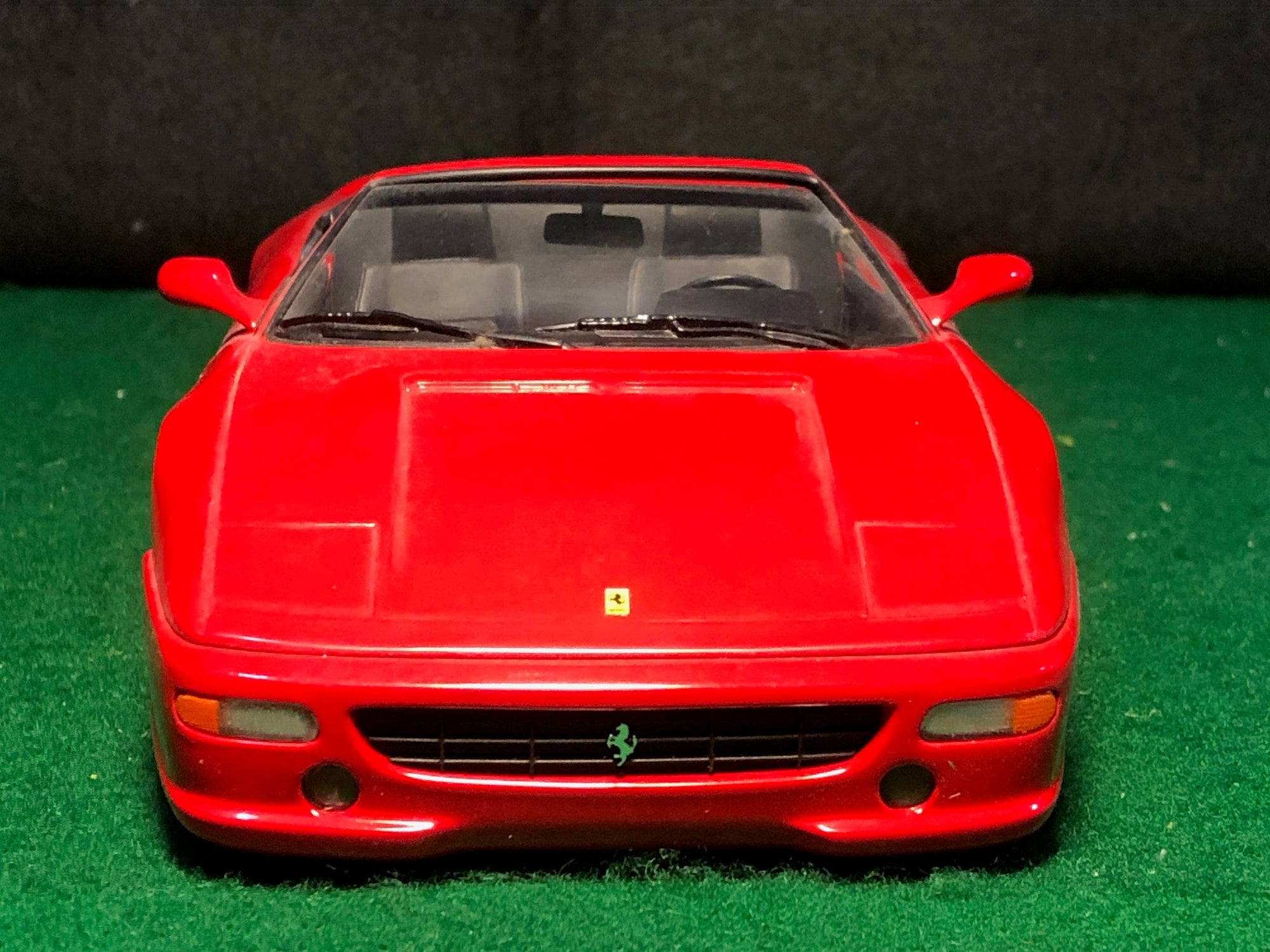 Ferrari 355 Spider Red by UT Models 1:18 (74030)