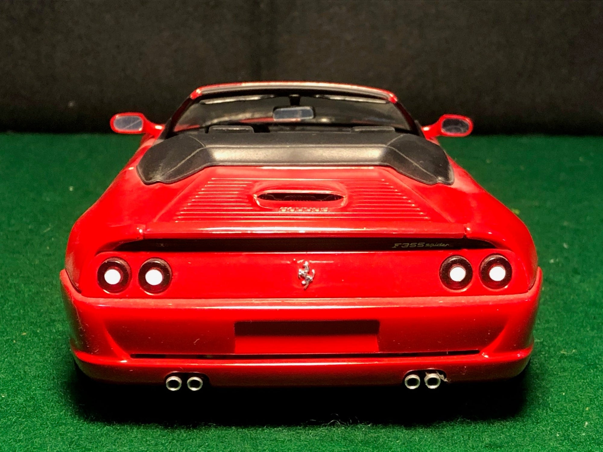 Ferrari 355 Spider Red by UT Models 1:18 (74030)