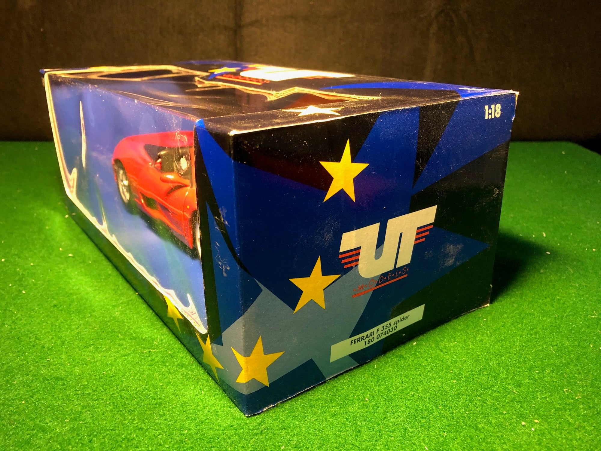 Ferrari 355 Spider Red by UT Models 1:18 (74030)