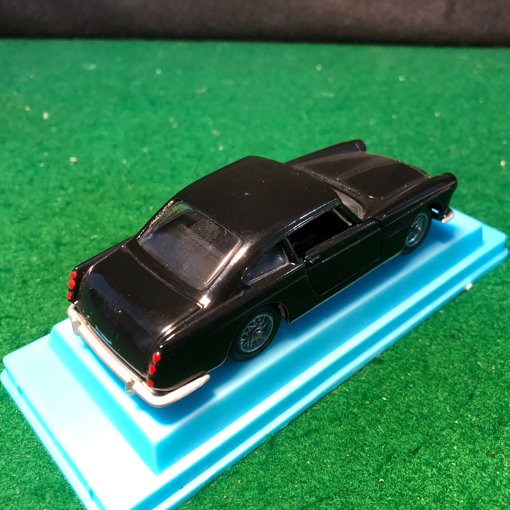 Ferrari 250 GTE 2+2 Black by Verem 1:43 (410)