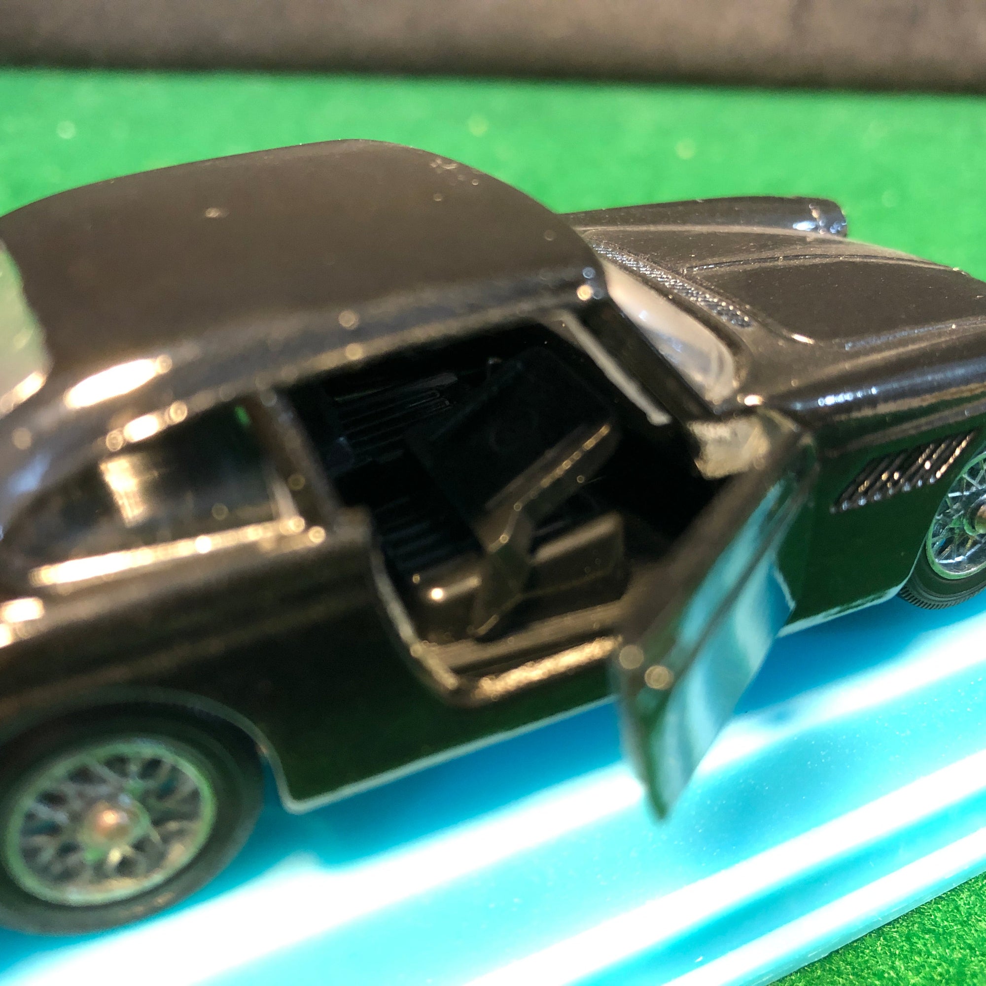 Ferrari 250 GTE 2+2 Black by Verem 1:43 (410)