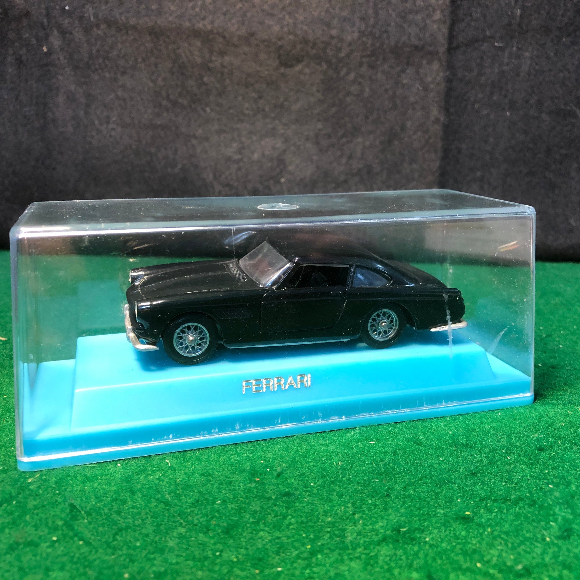 Ferrari 250 GTE 2+2 Black by Verem 1:43 (410)