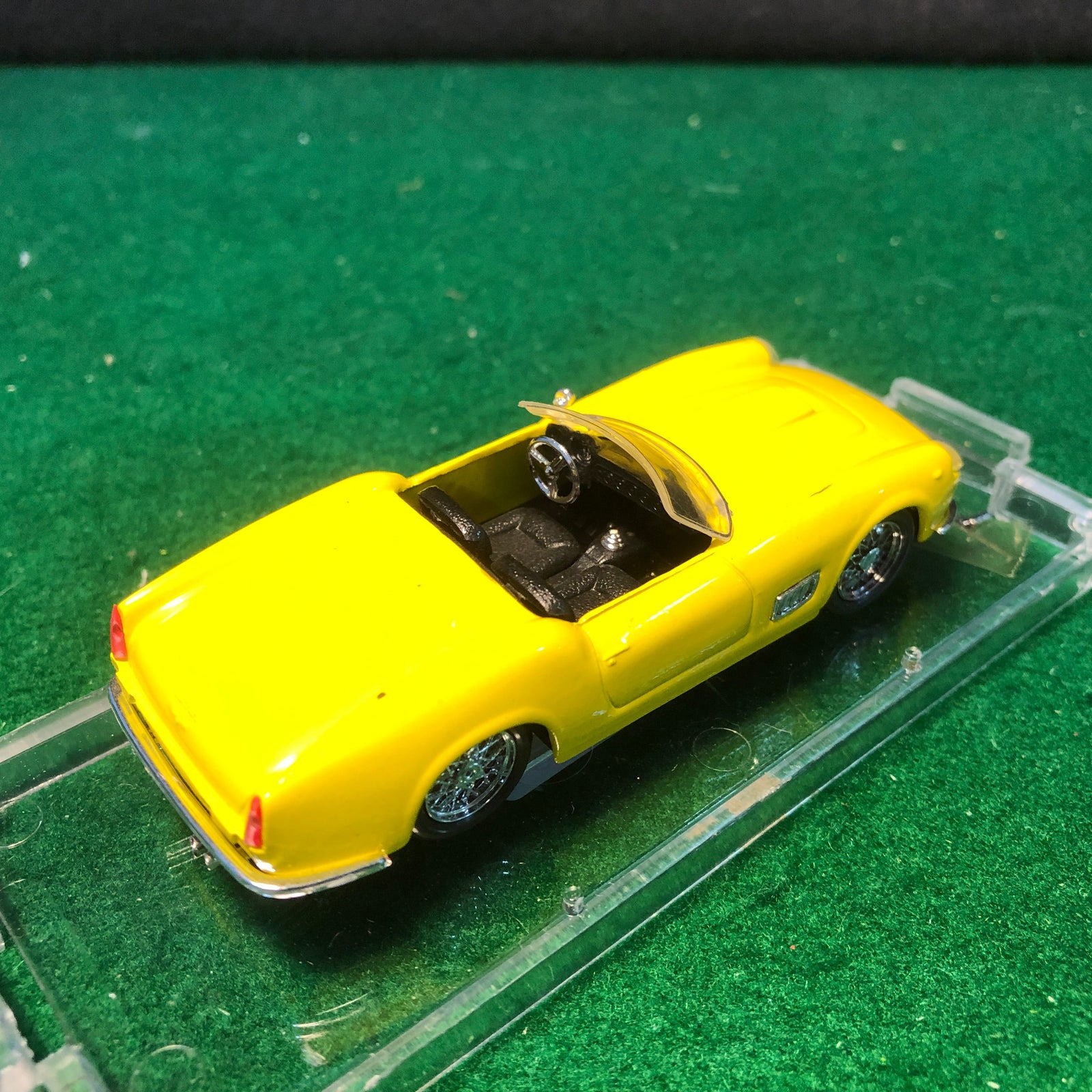 Ferrari 250 California Spyder Open Cabriolet Yellow by Vitesse 1:43 (140)(DC)