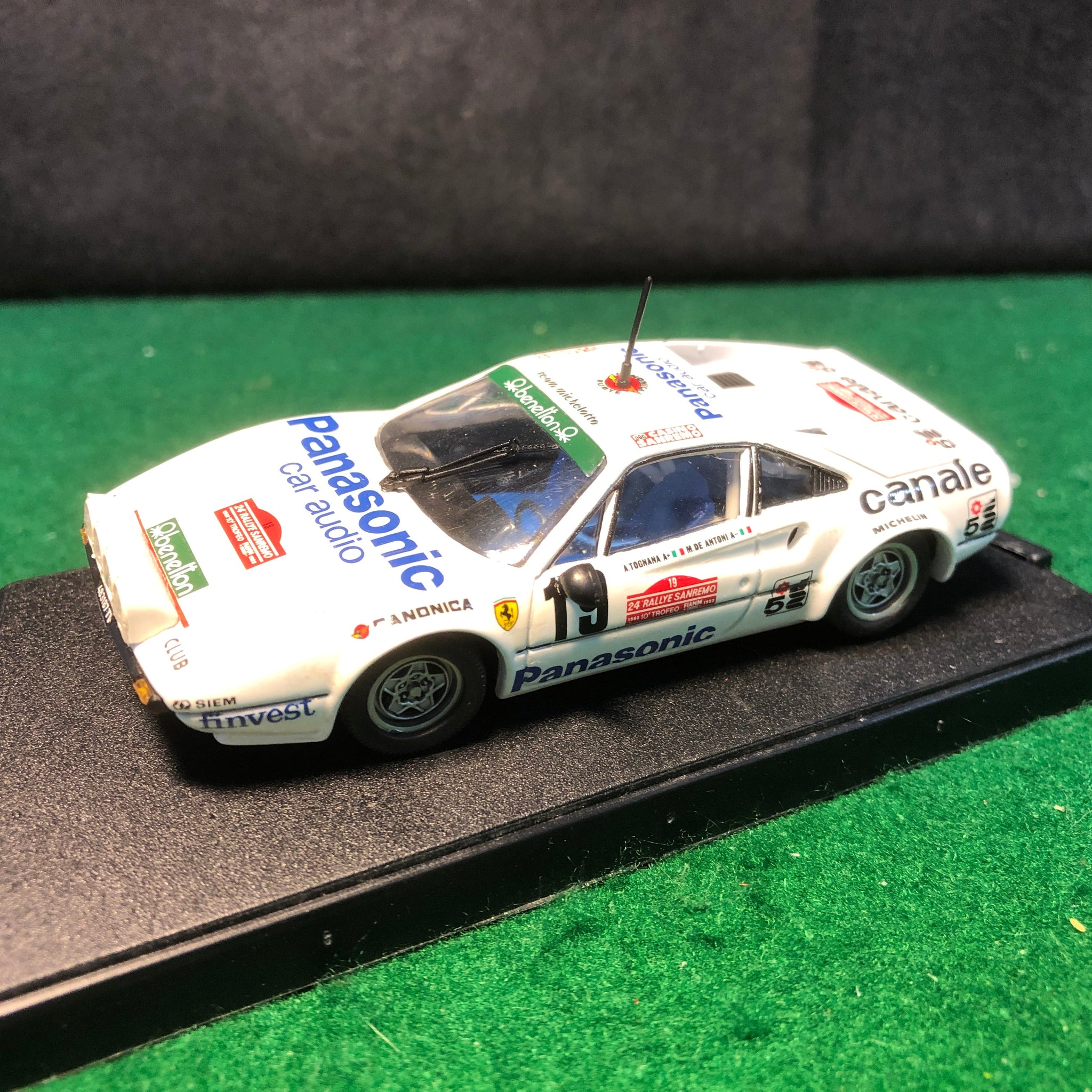 Ferrari 308 GTB N 19 Sanrermo Rally 1982 Tognana - De Antoni by Vitesse 1:43 (L006)